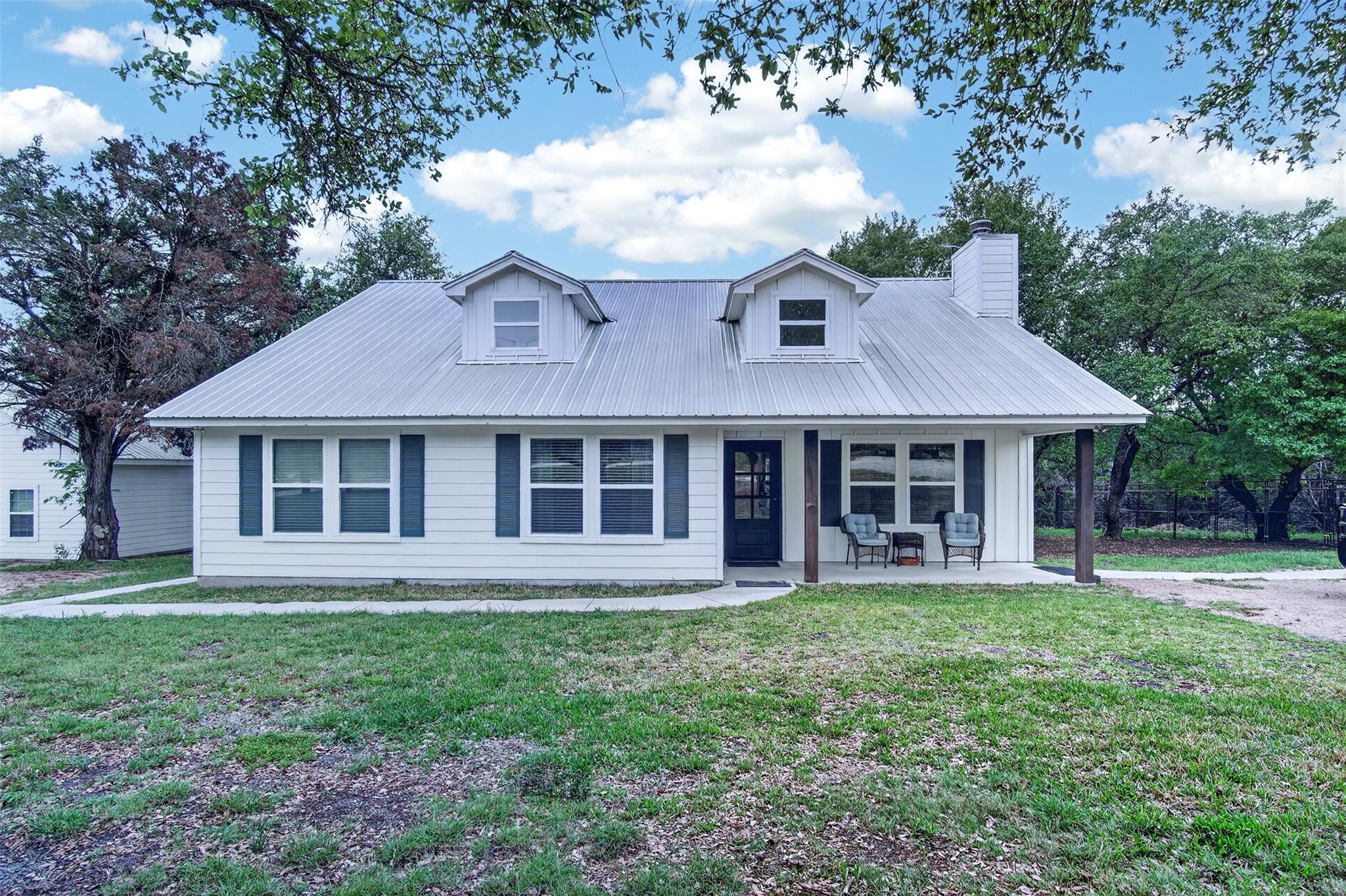 360 Darwin Dr — photo 1