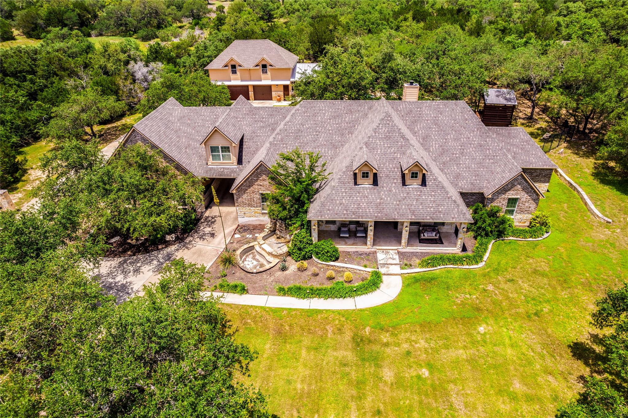 530 Woodland Dr — photo 1