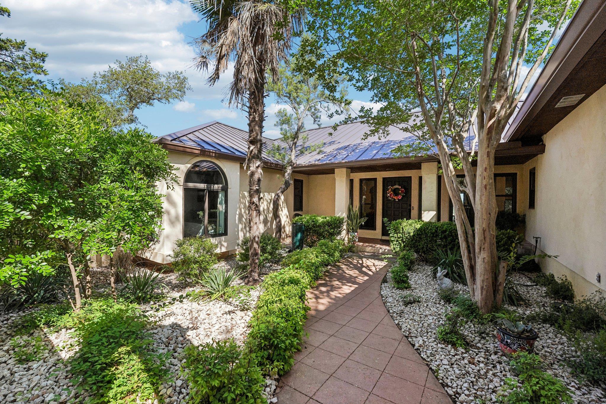 100 MESA Dr — photo 1