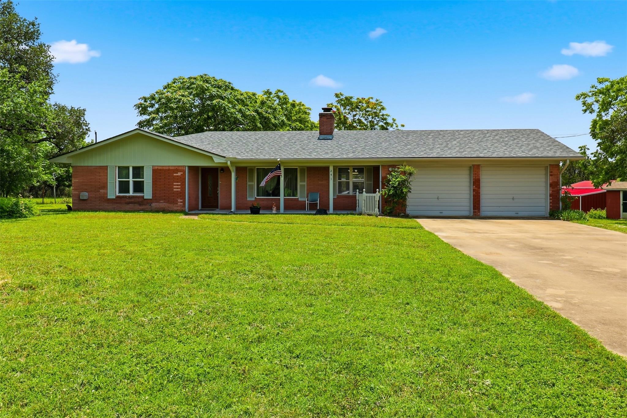 241 Hilltop Dr — photo 1