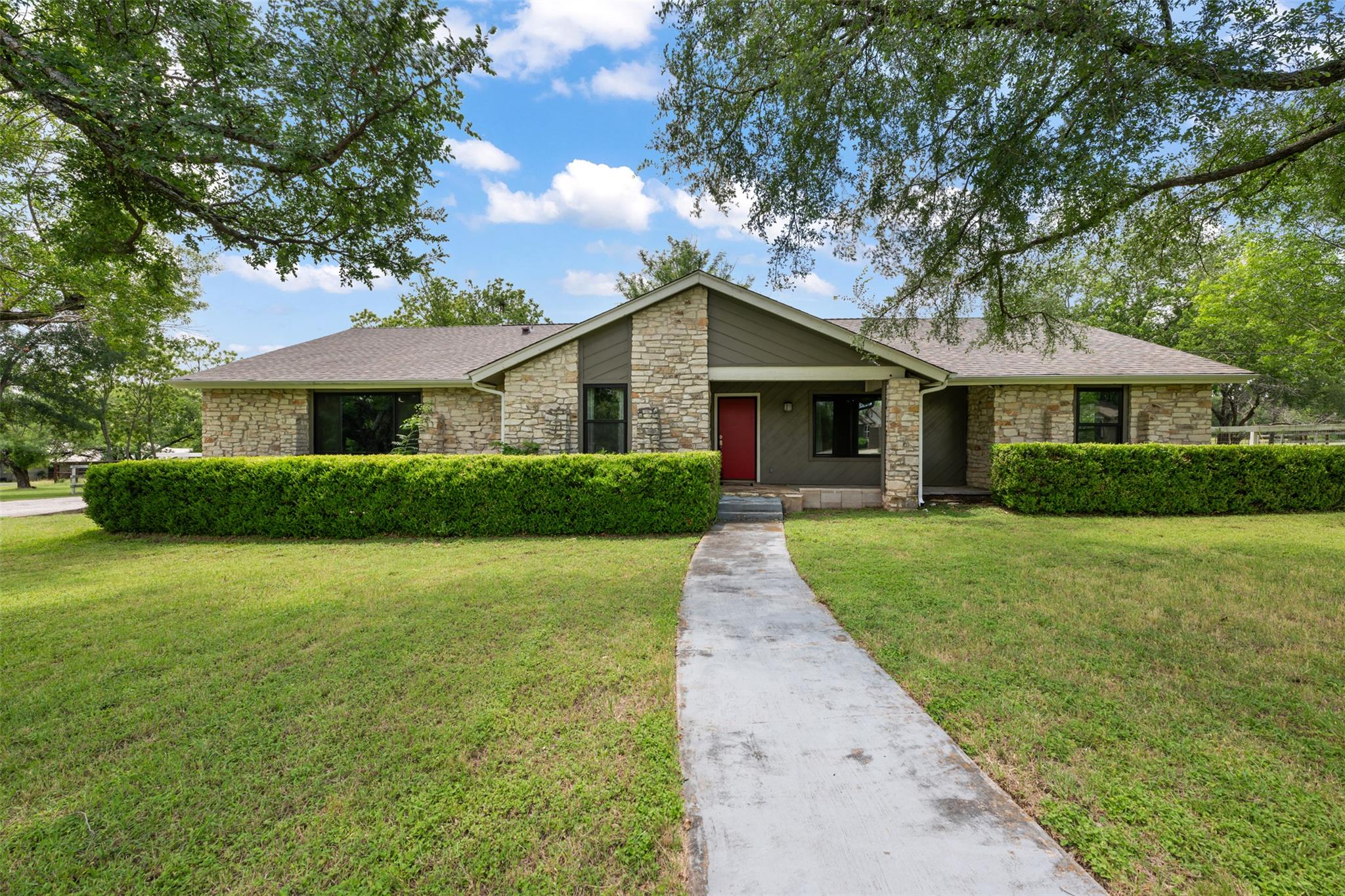 1600 Pin Oak Ln — photo 1