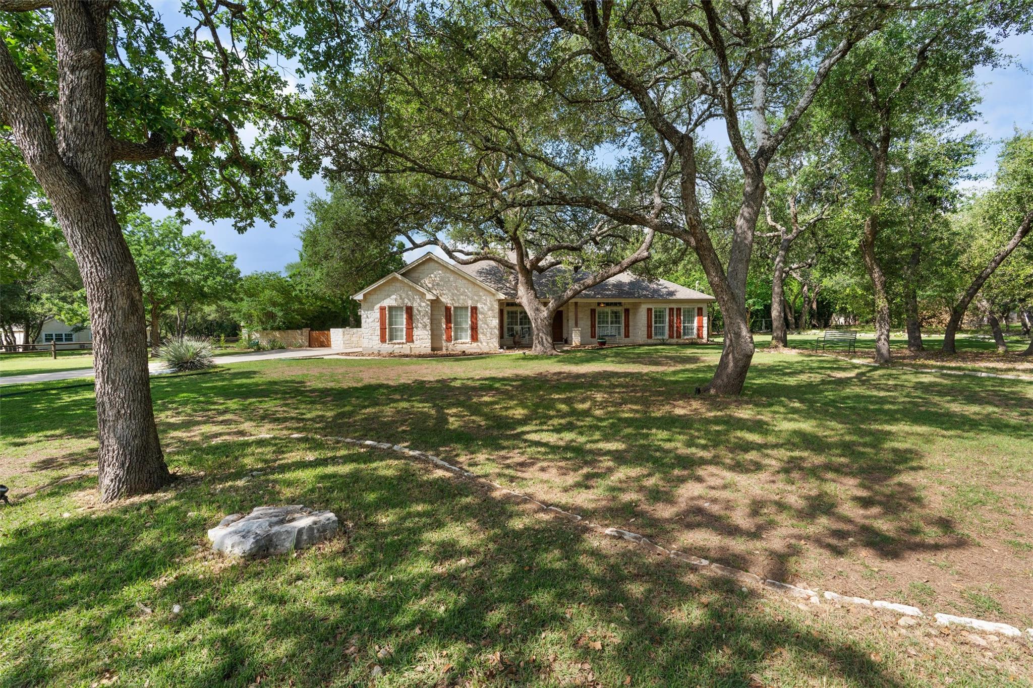 223 E Ridgewood Rd — photo 1