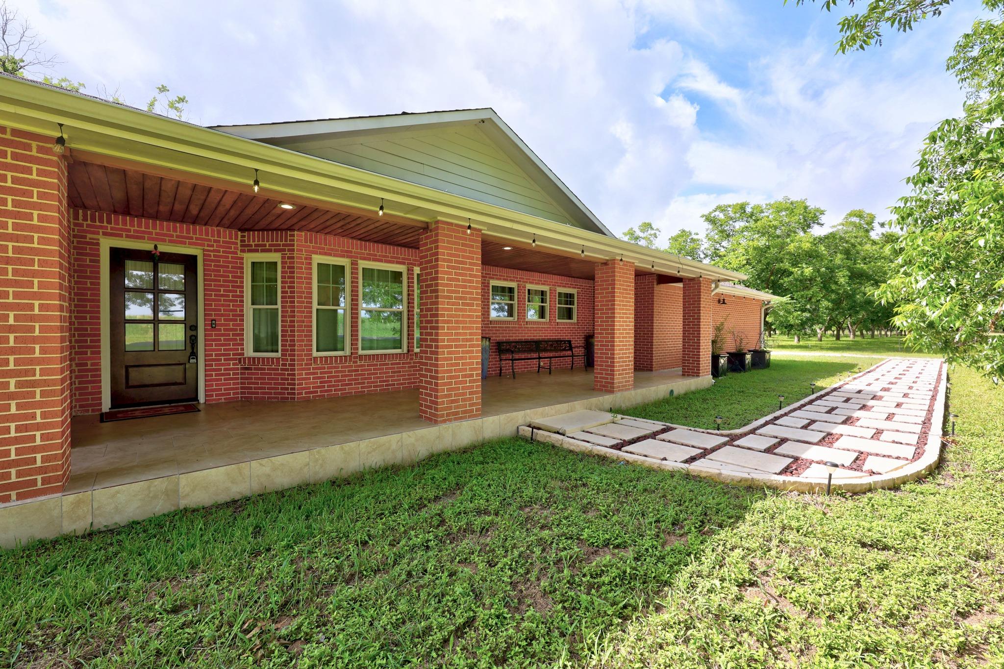 3717 Buck Ln — photo 1