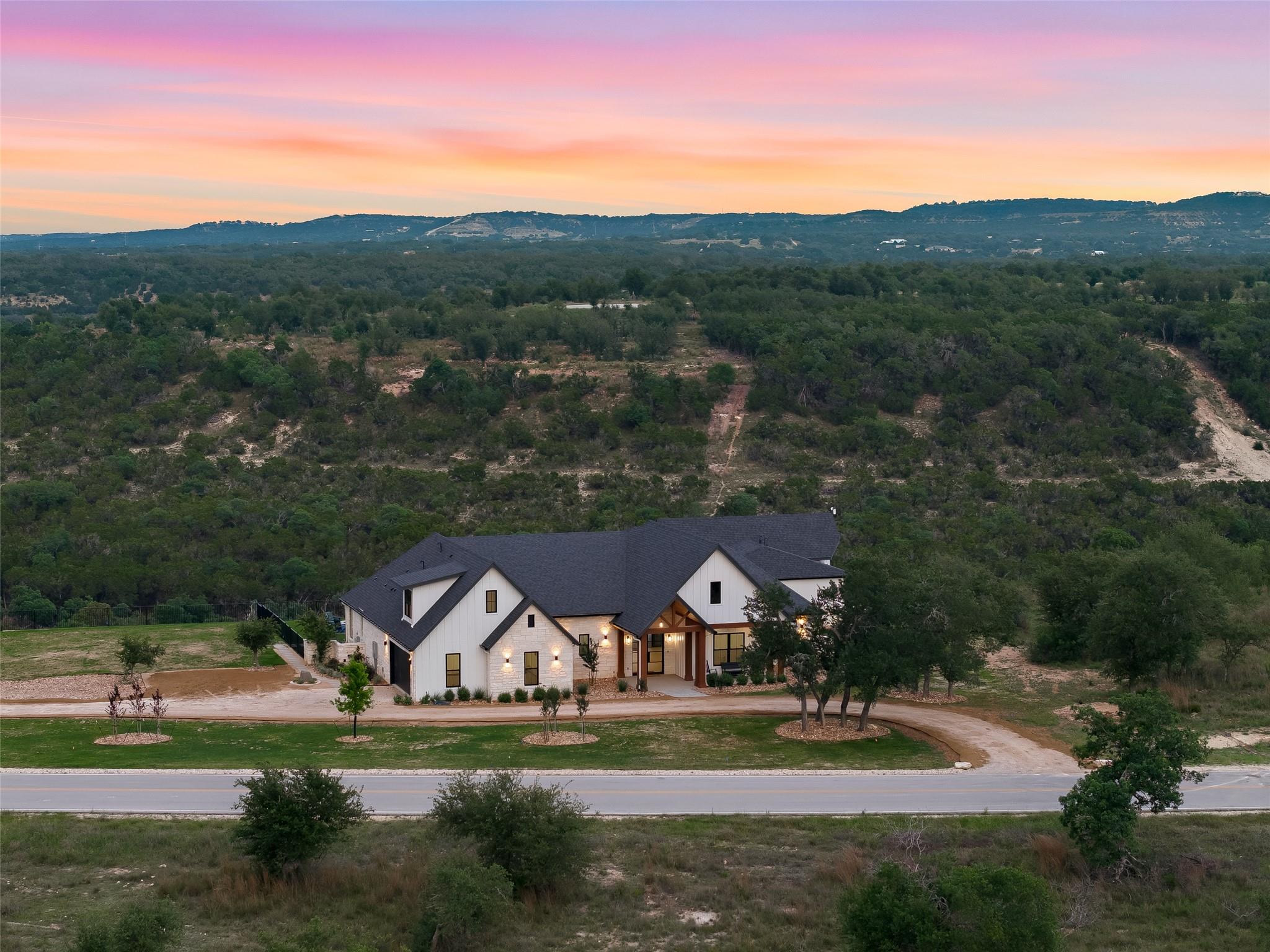 598 Lookout Mountain Rd — photo 1