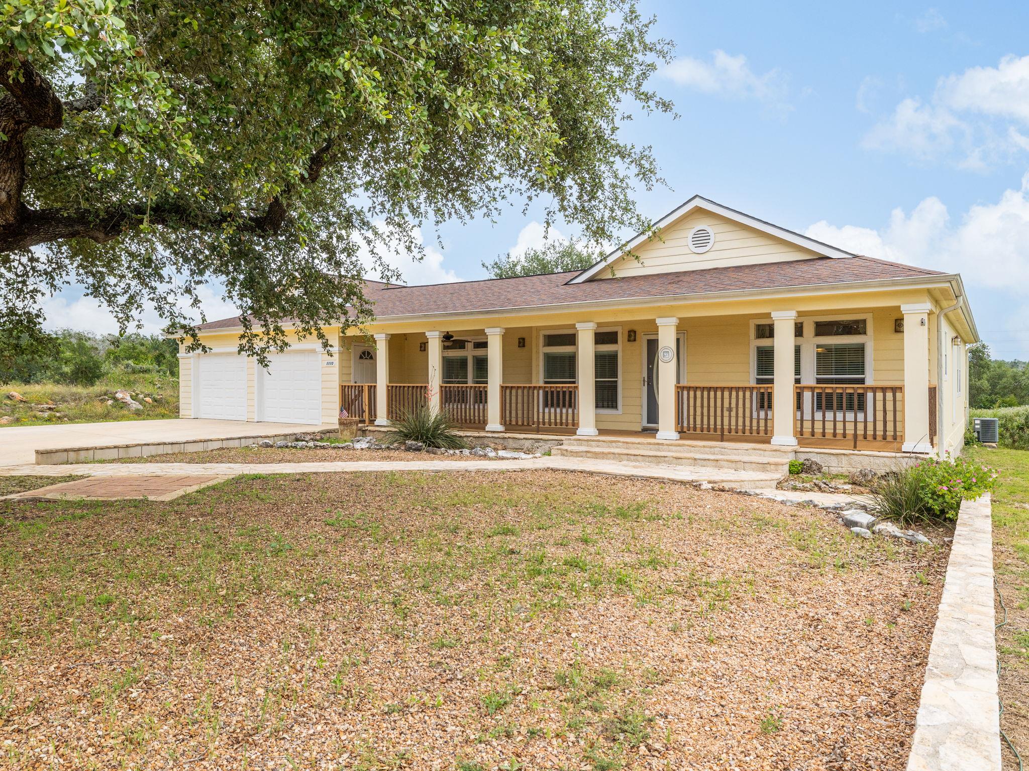 1110 Oakwood Loop — photo 1