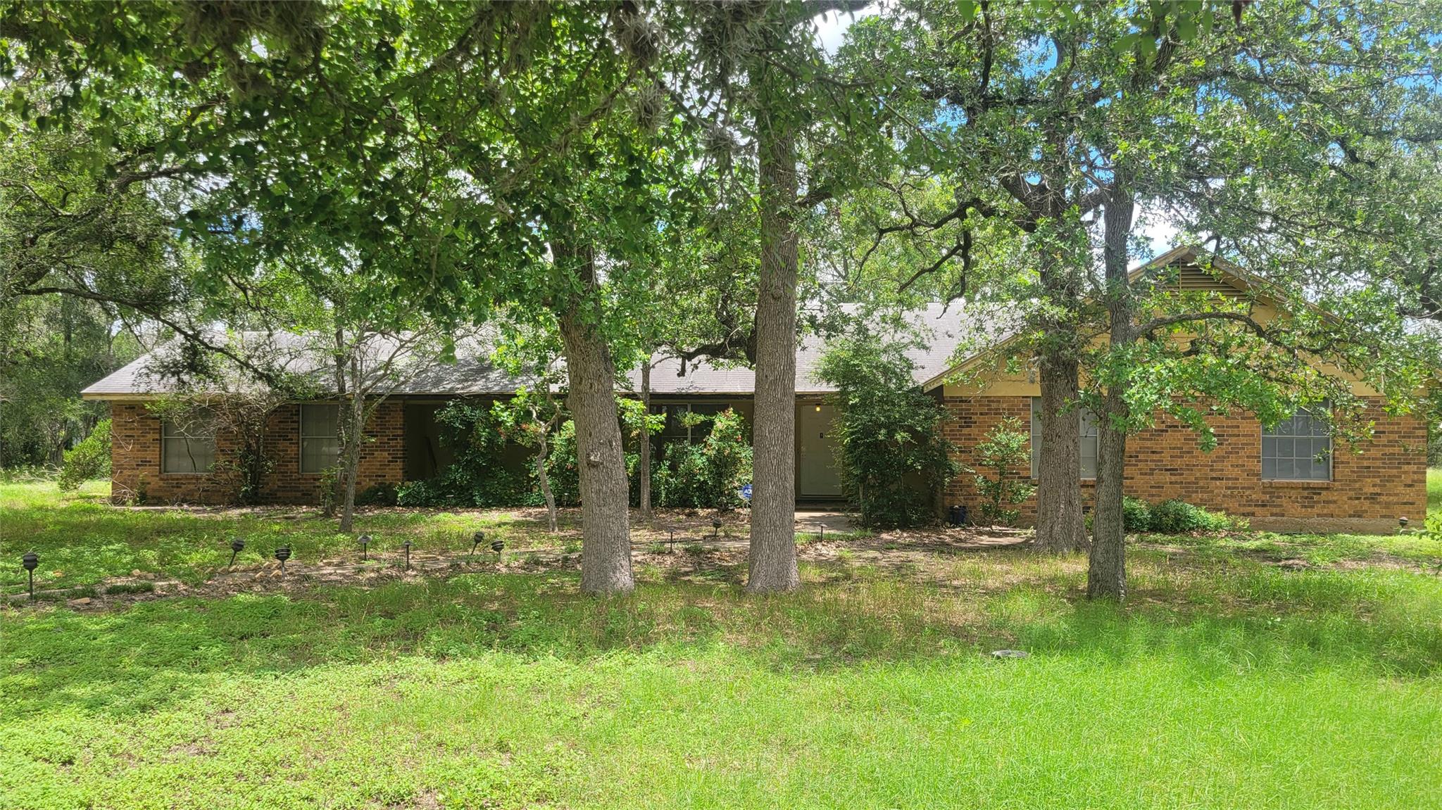 123 River Oaks Dr — photo 1