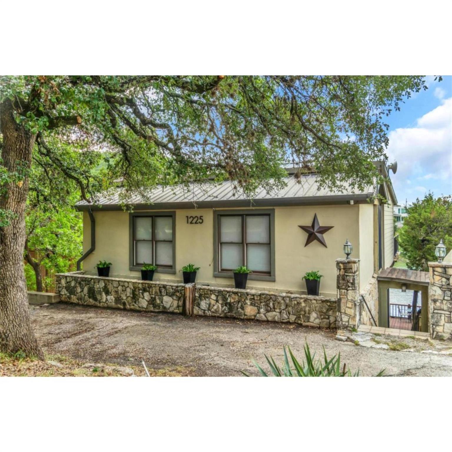 1225 Waterway Ln — photo 1