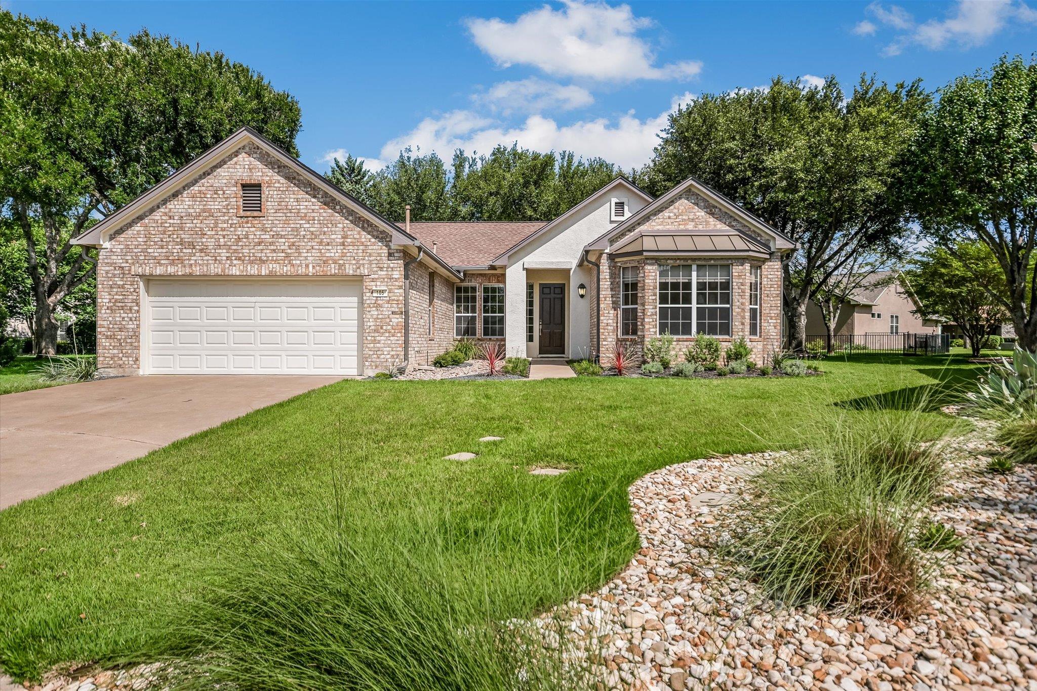 105 Stetson Cir — photo 1