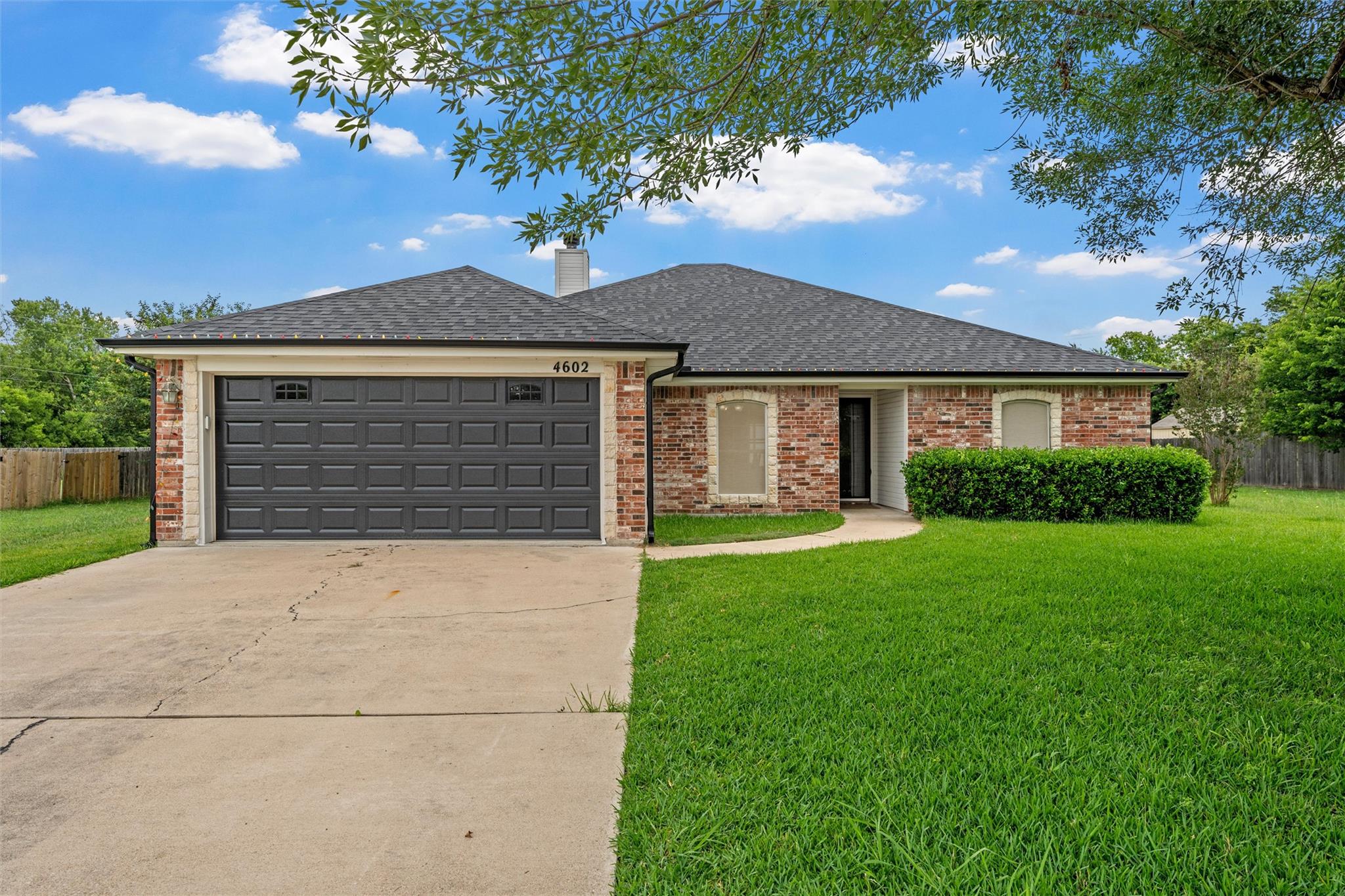 4602 Stonehaven Dr — photo 1