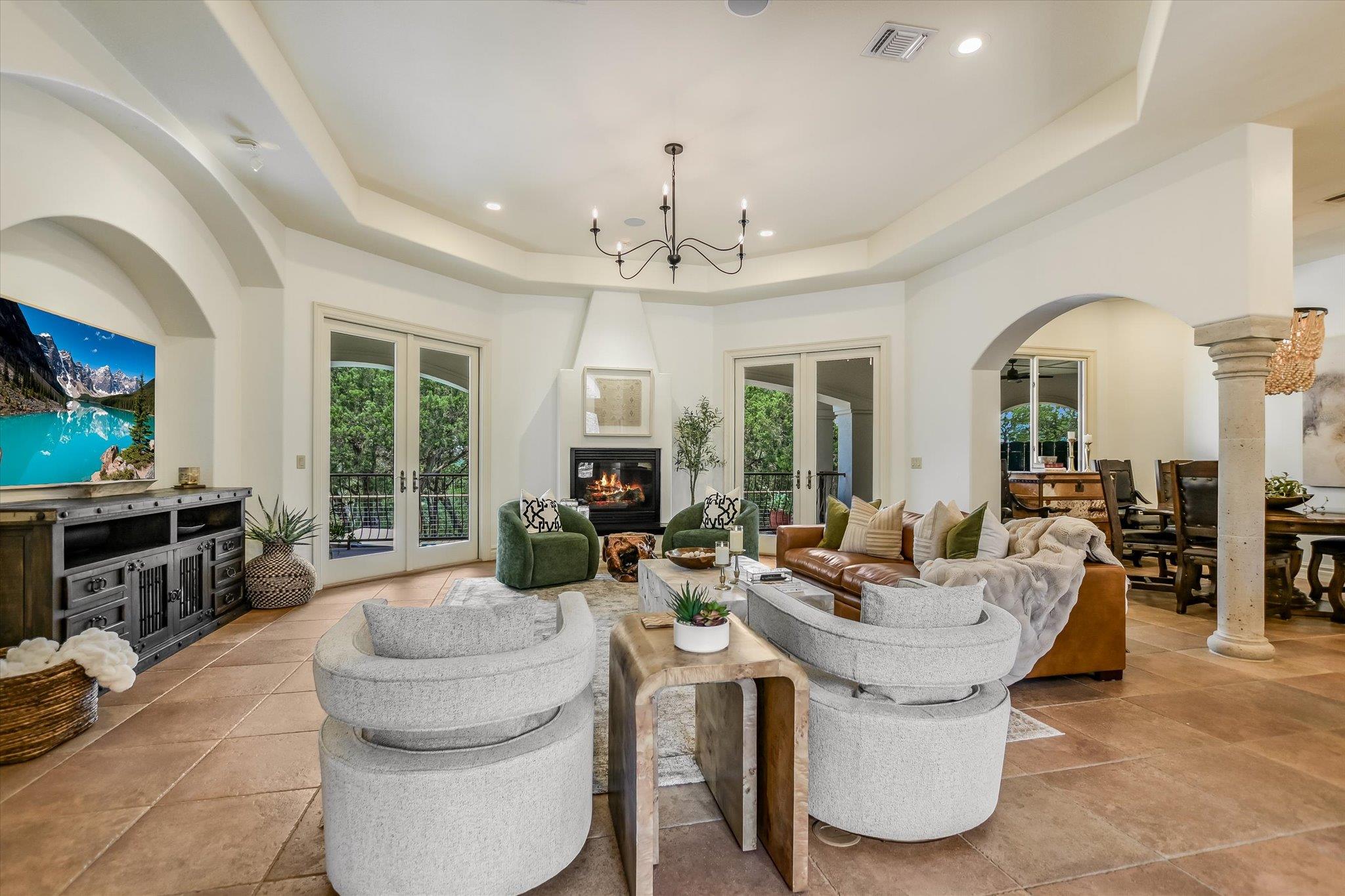 817 Woodcreek Ranch Rd — photo 1