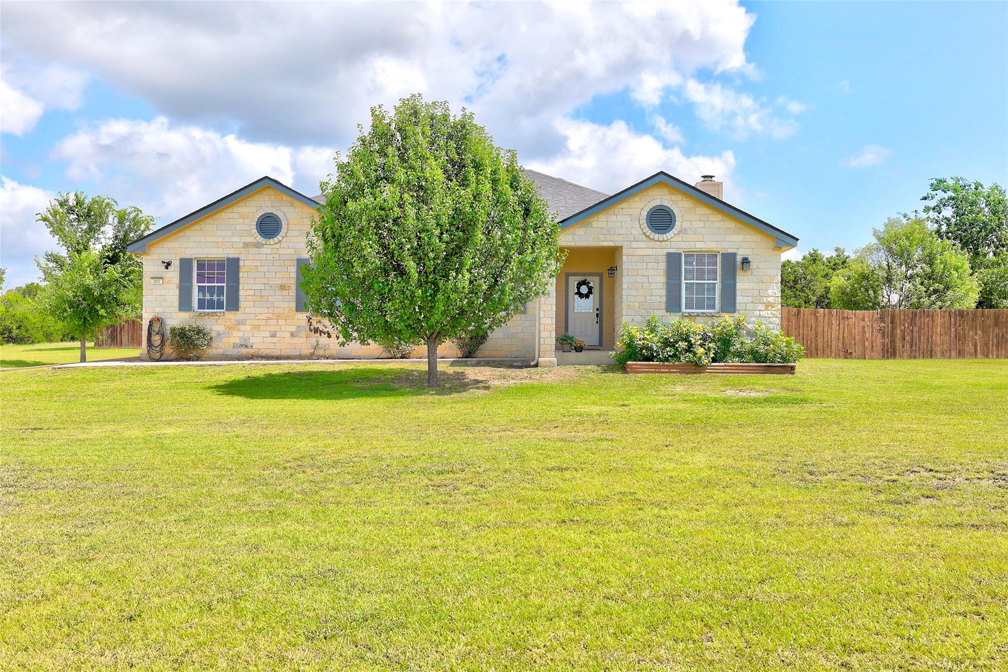 201 Christine Ln — photo 1