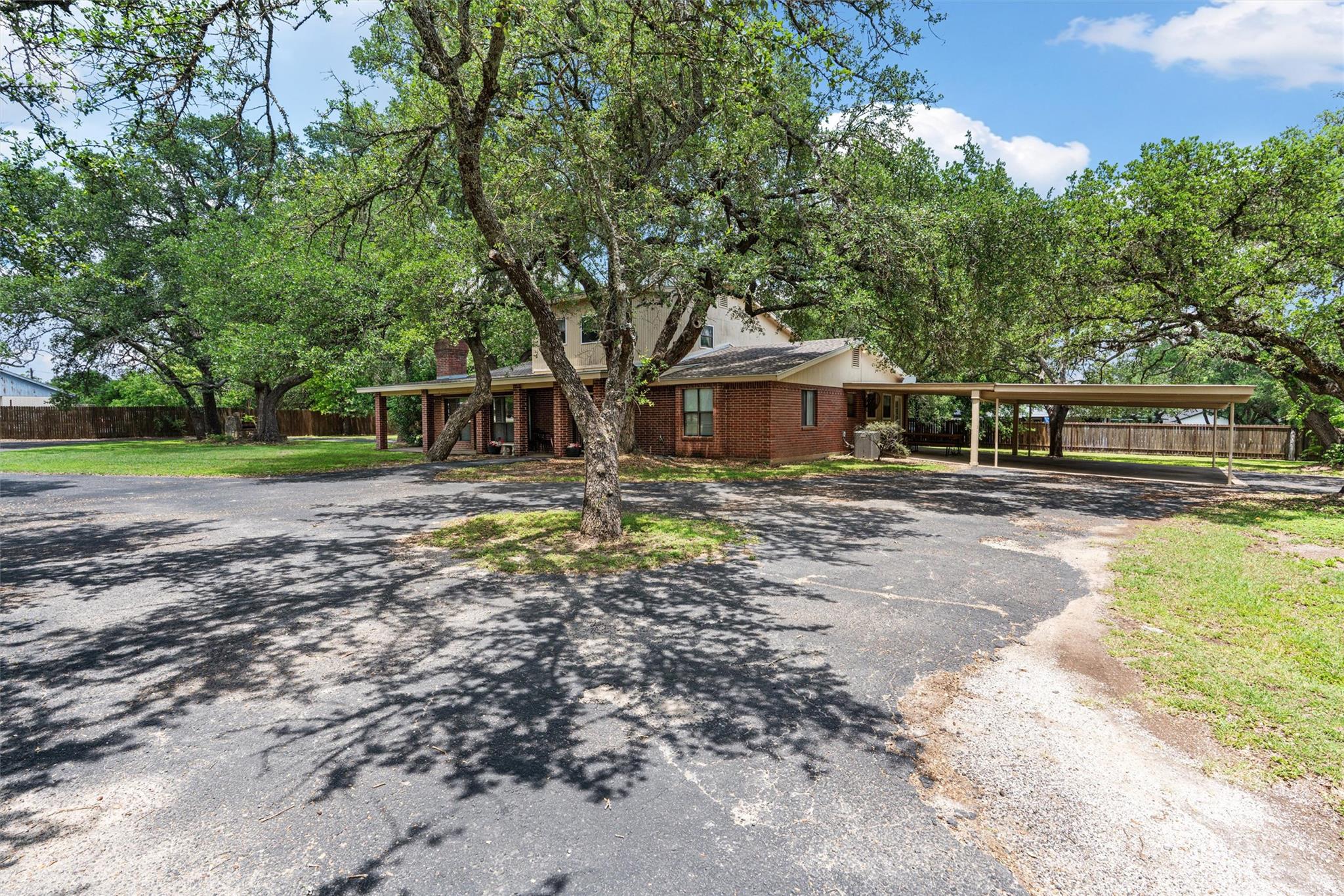 455 Robins Ln — photo 1
