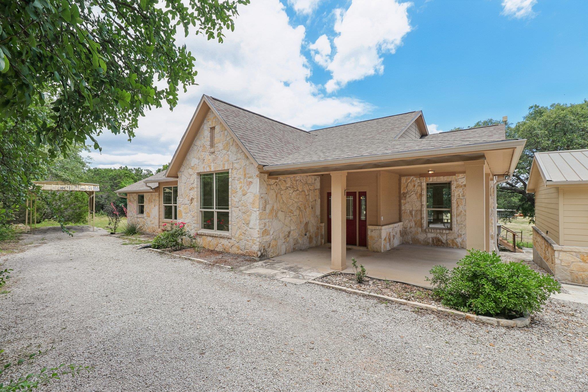 225 Shady Oaks Trl — photo 1
