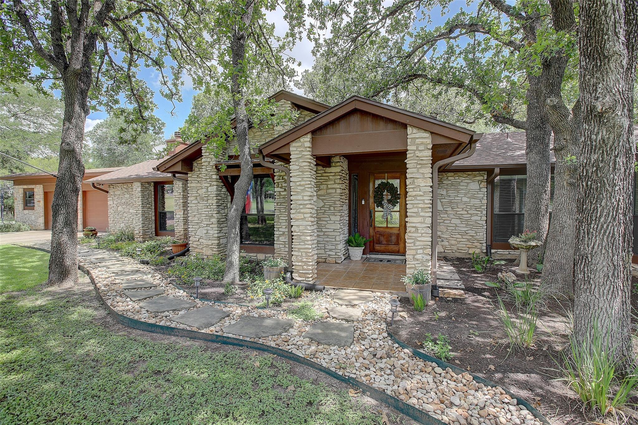 205 E Esparada Dr — photo 1
