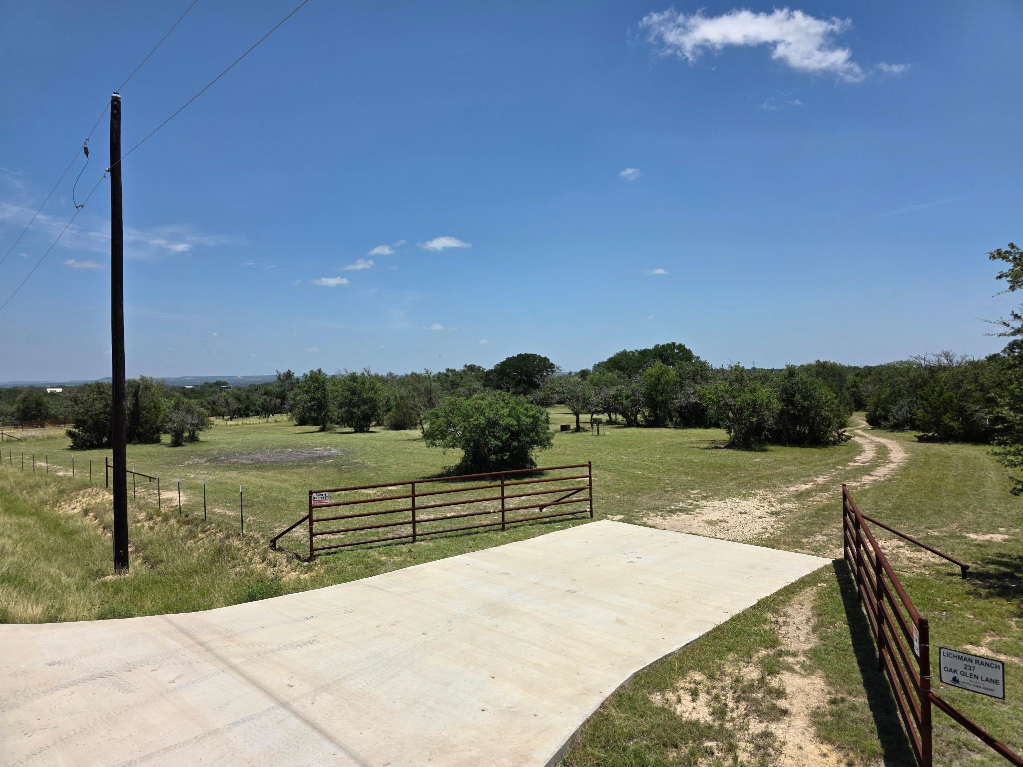 237 Oak Glen Ln — photo 1