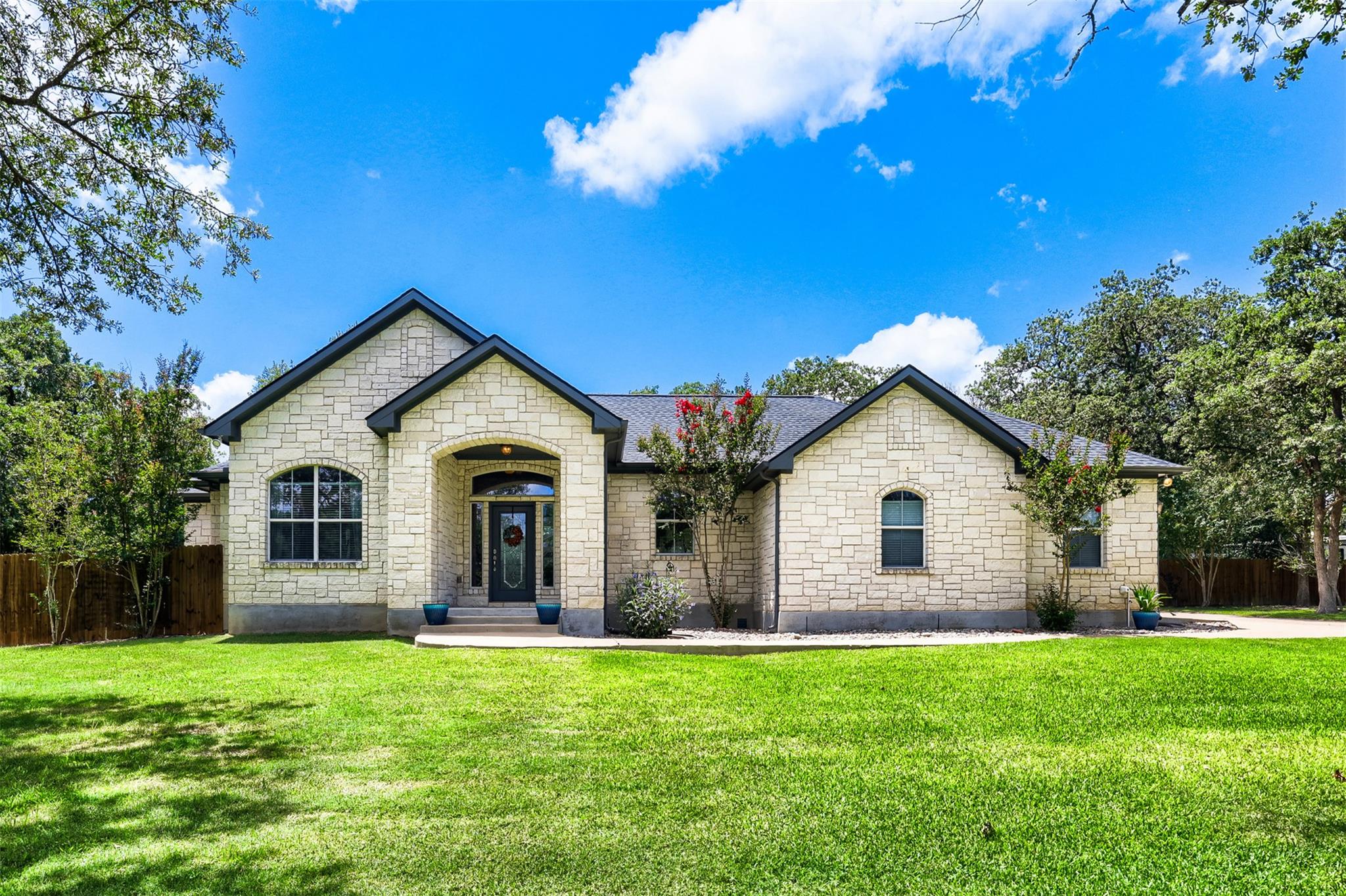 138 Elm Wood Dr — photo 1