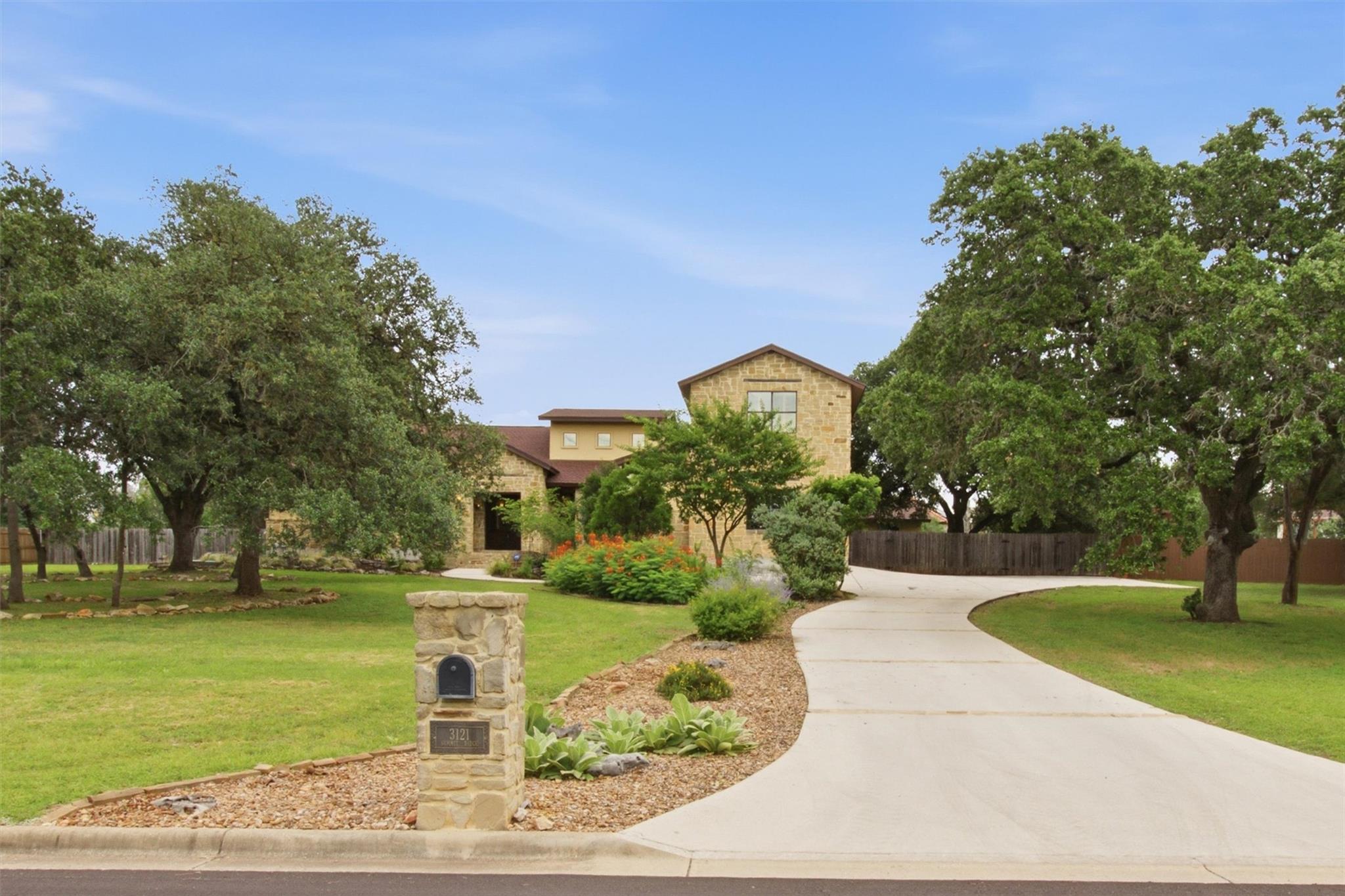3121 Summit Ridge Dr — photo 1