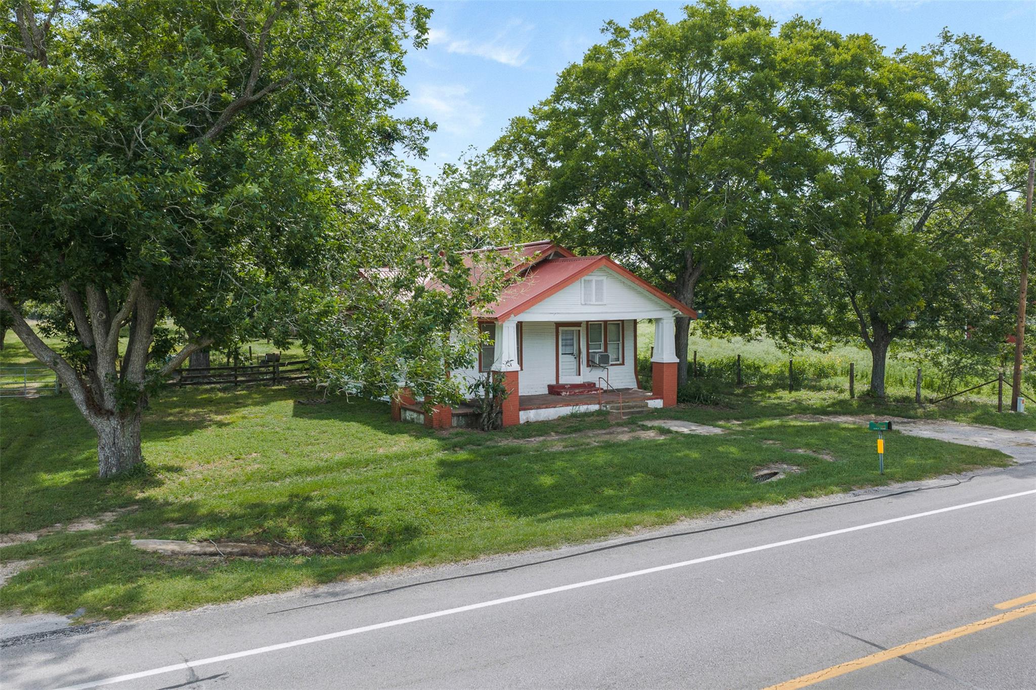 2005 W Grand Ave — photo 1
