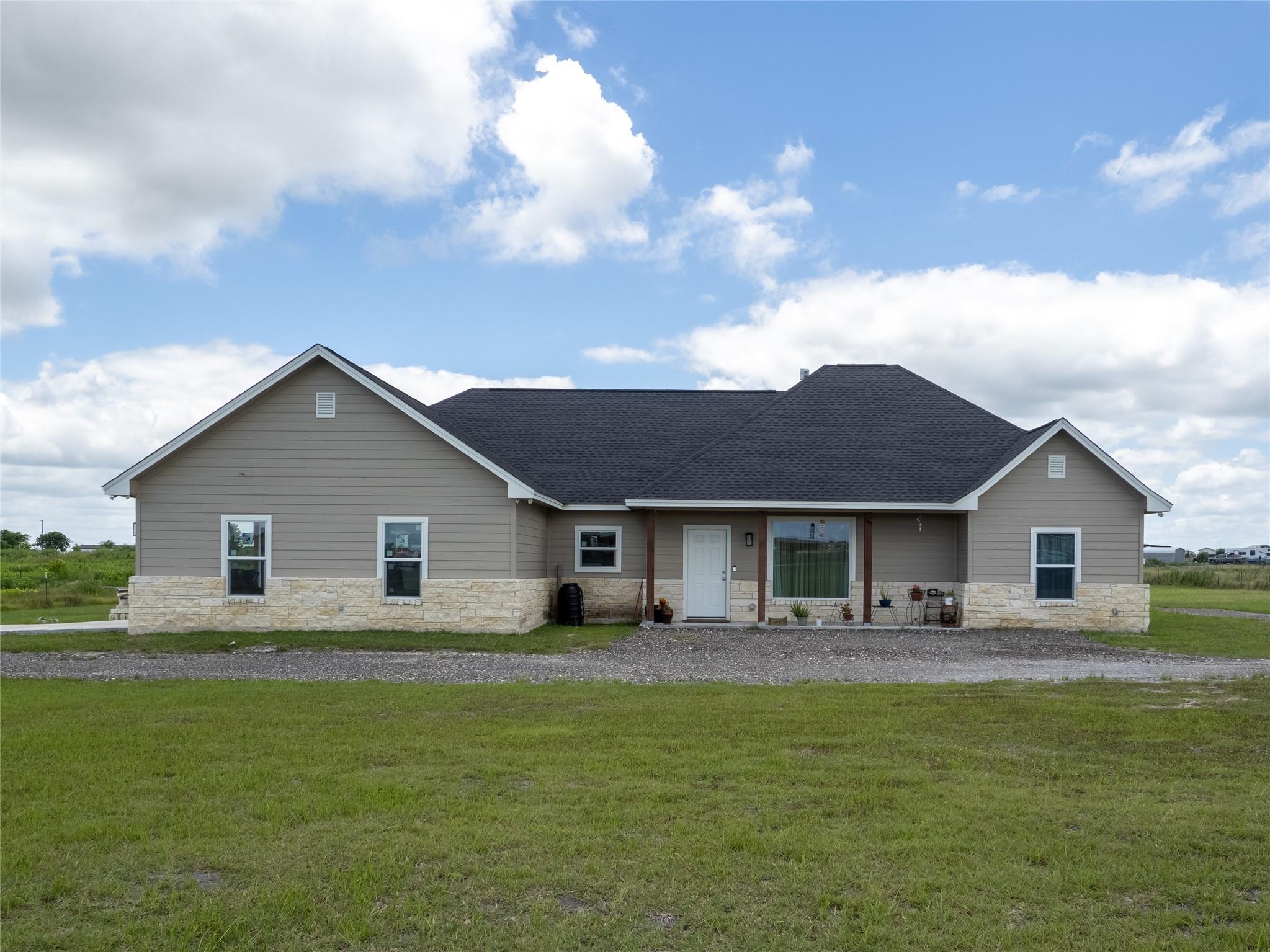 140 Daniel Dr — photo 1