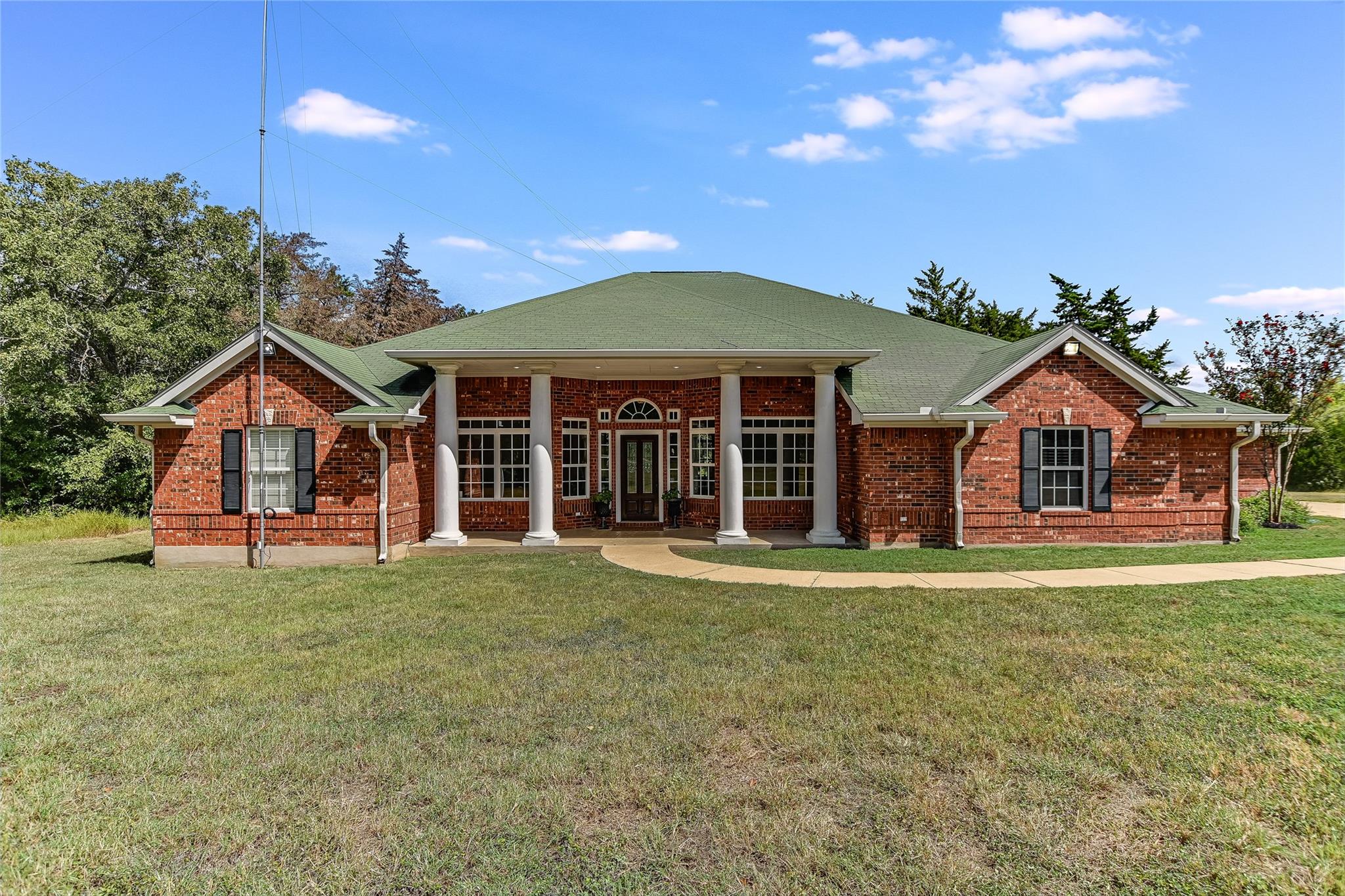 741 Knobbs Rd — photo 1