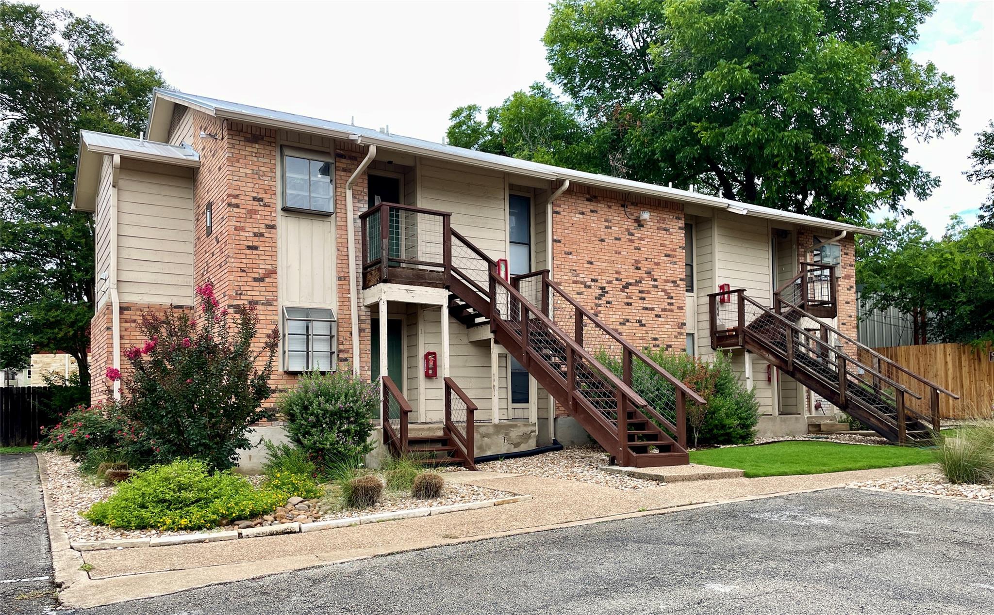 421 W San Antonio St #i 2 — photo 1