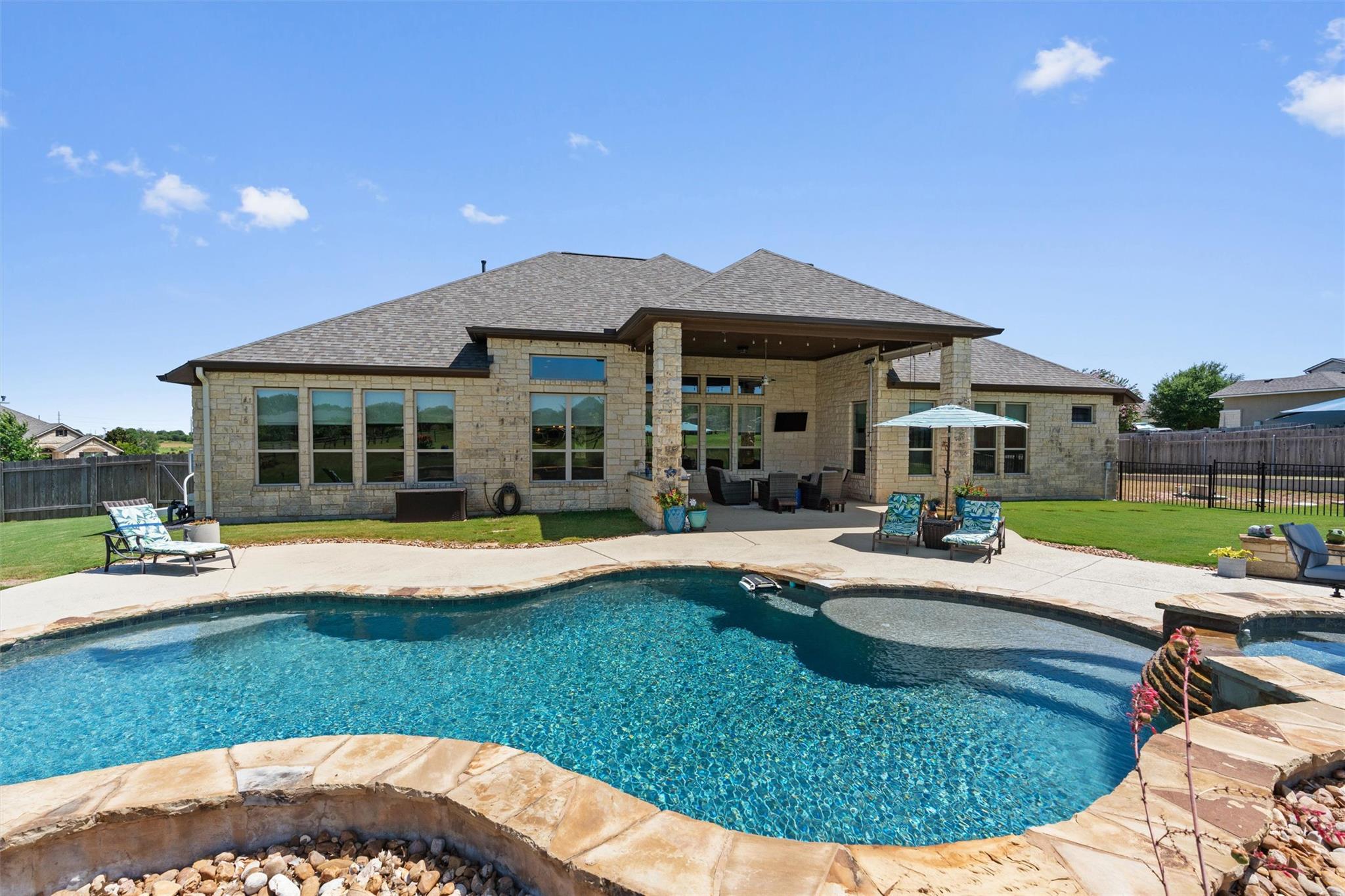 209 E Vienna Dr — photo 1