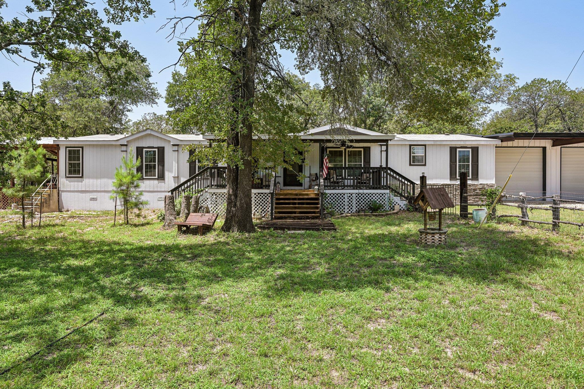 541 Hidden Oaks Dr — photo 1