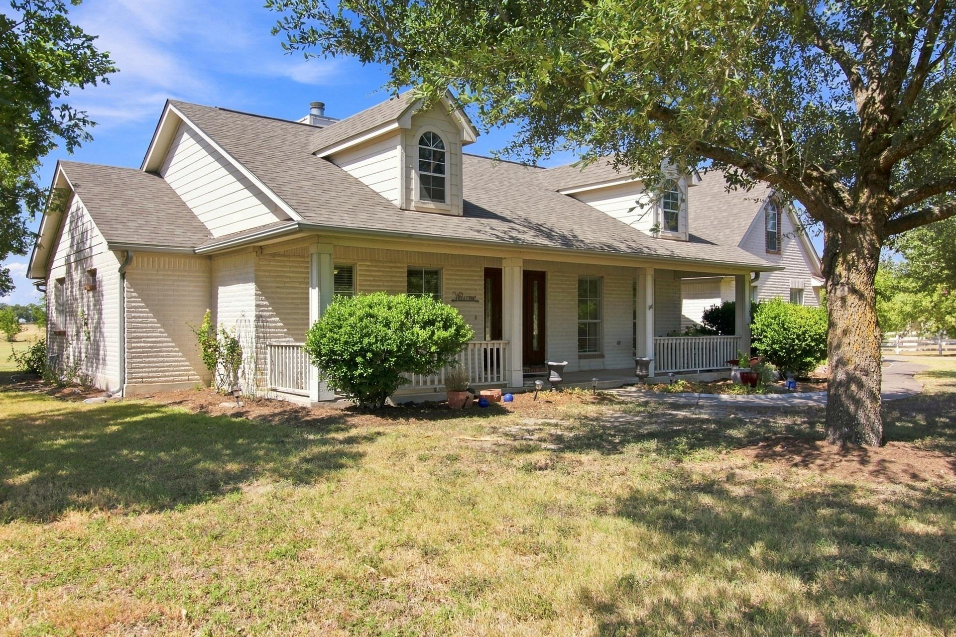 215 Courtnees Way — photo 1