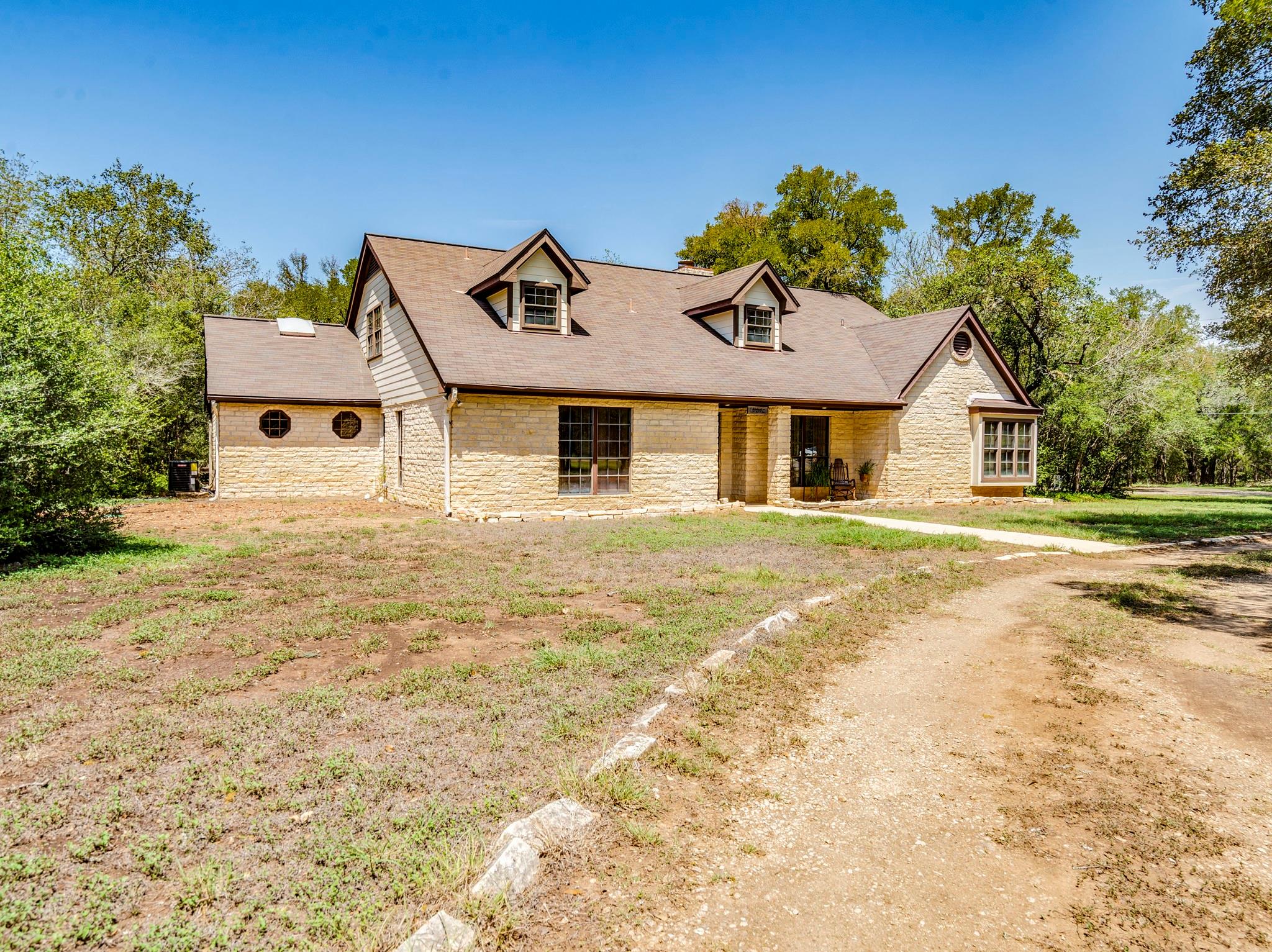 1112 Live Oak Loop — photo 1