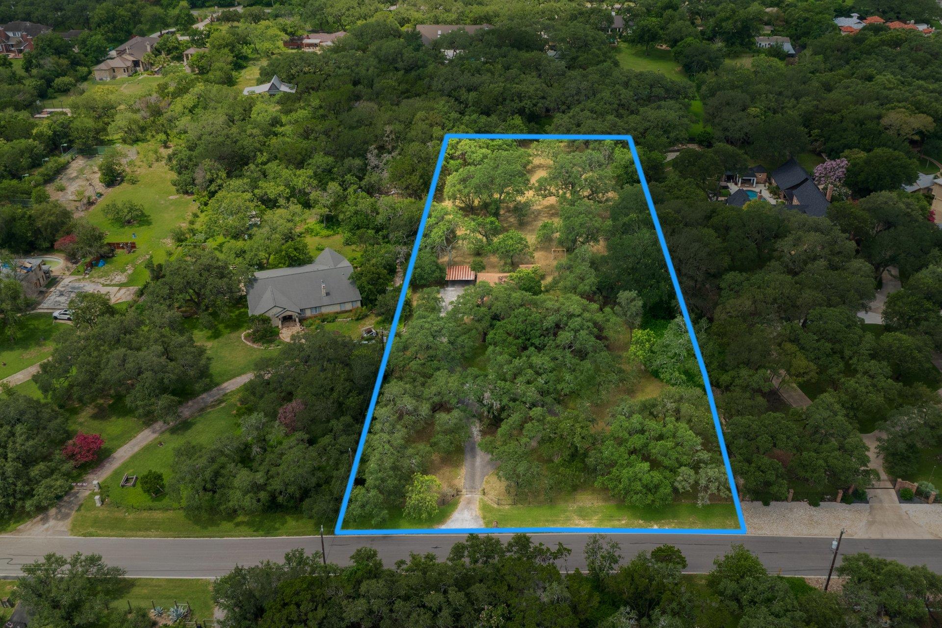 304 Hill Country Ln — photo 1