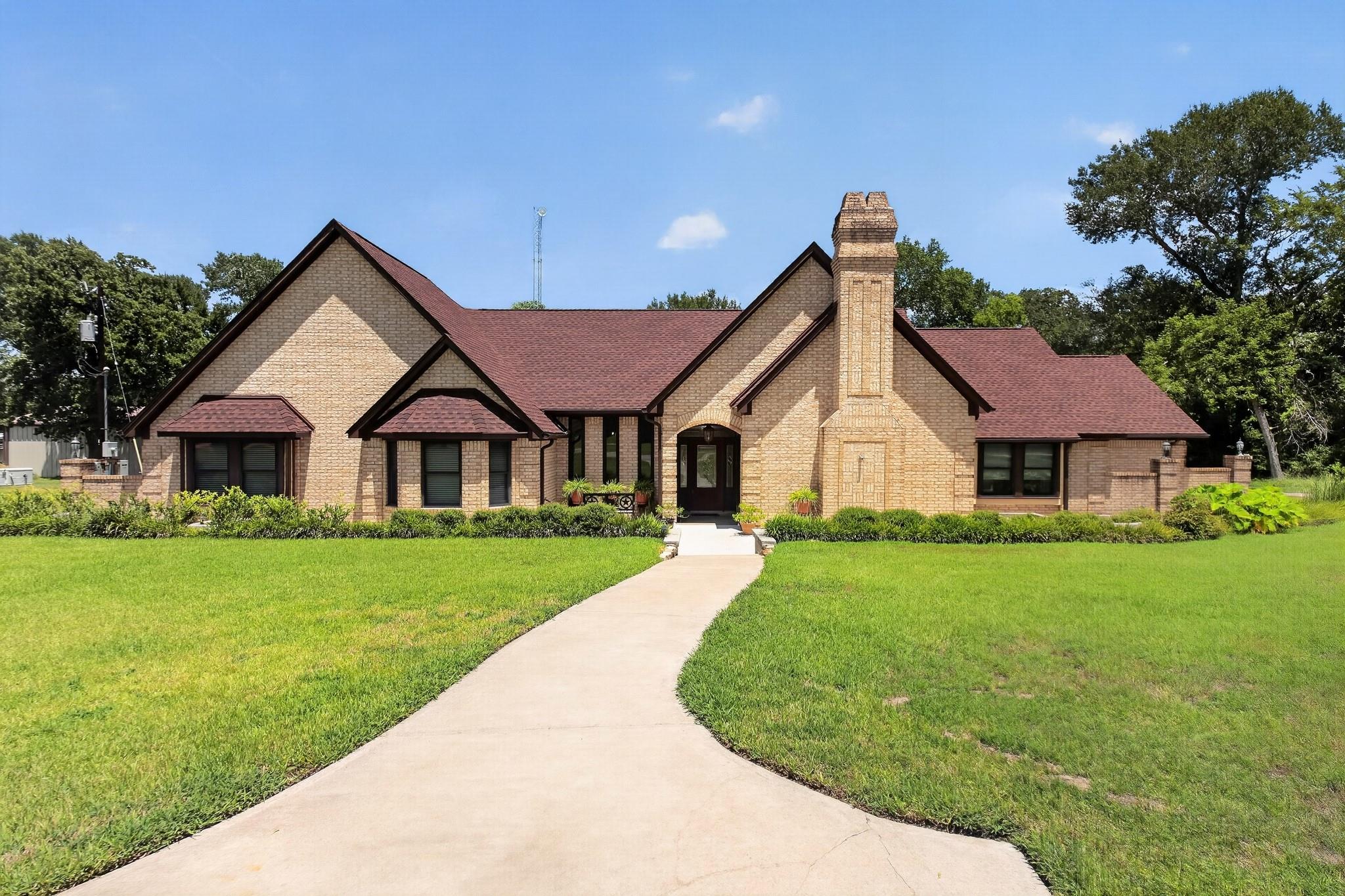 1950 Country Club Rd — photo 1