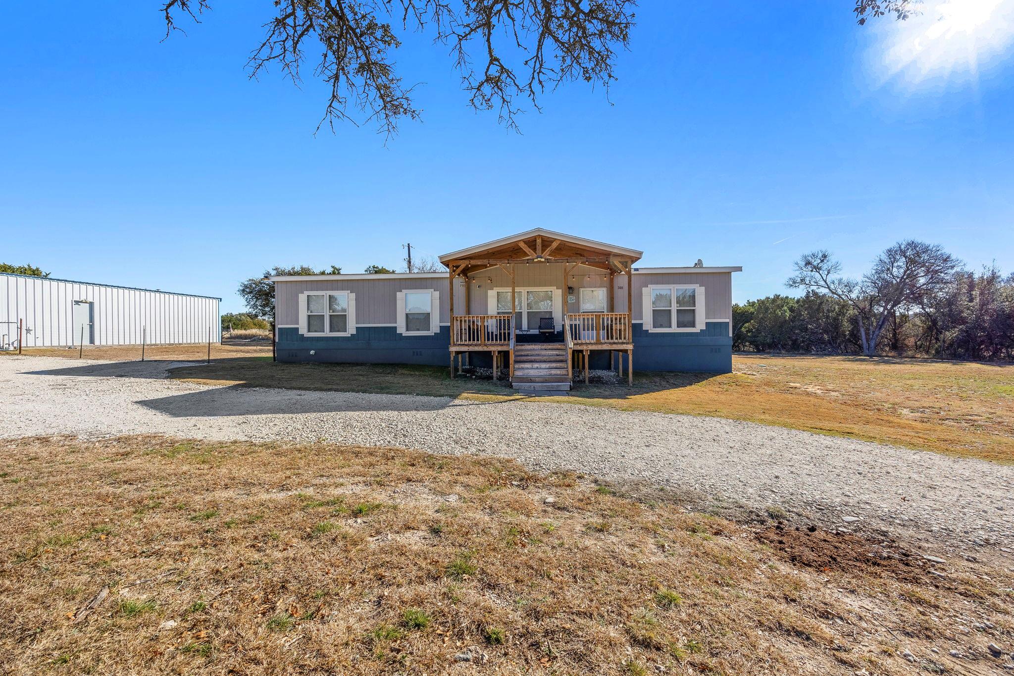 300 Private Road 3221 Pr — photo 1