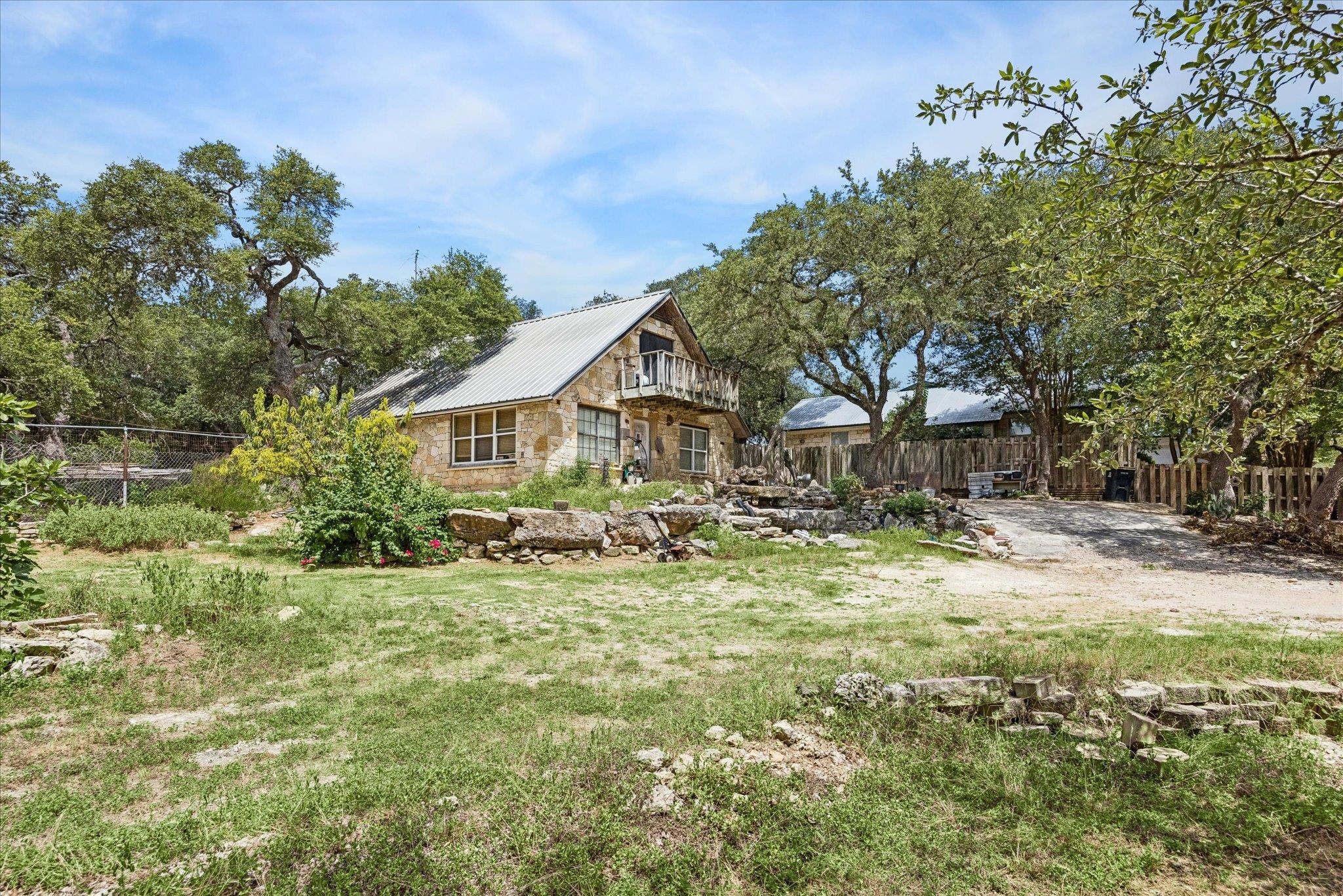 180 Donna Dr — photo 1
