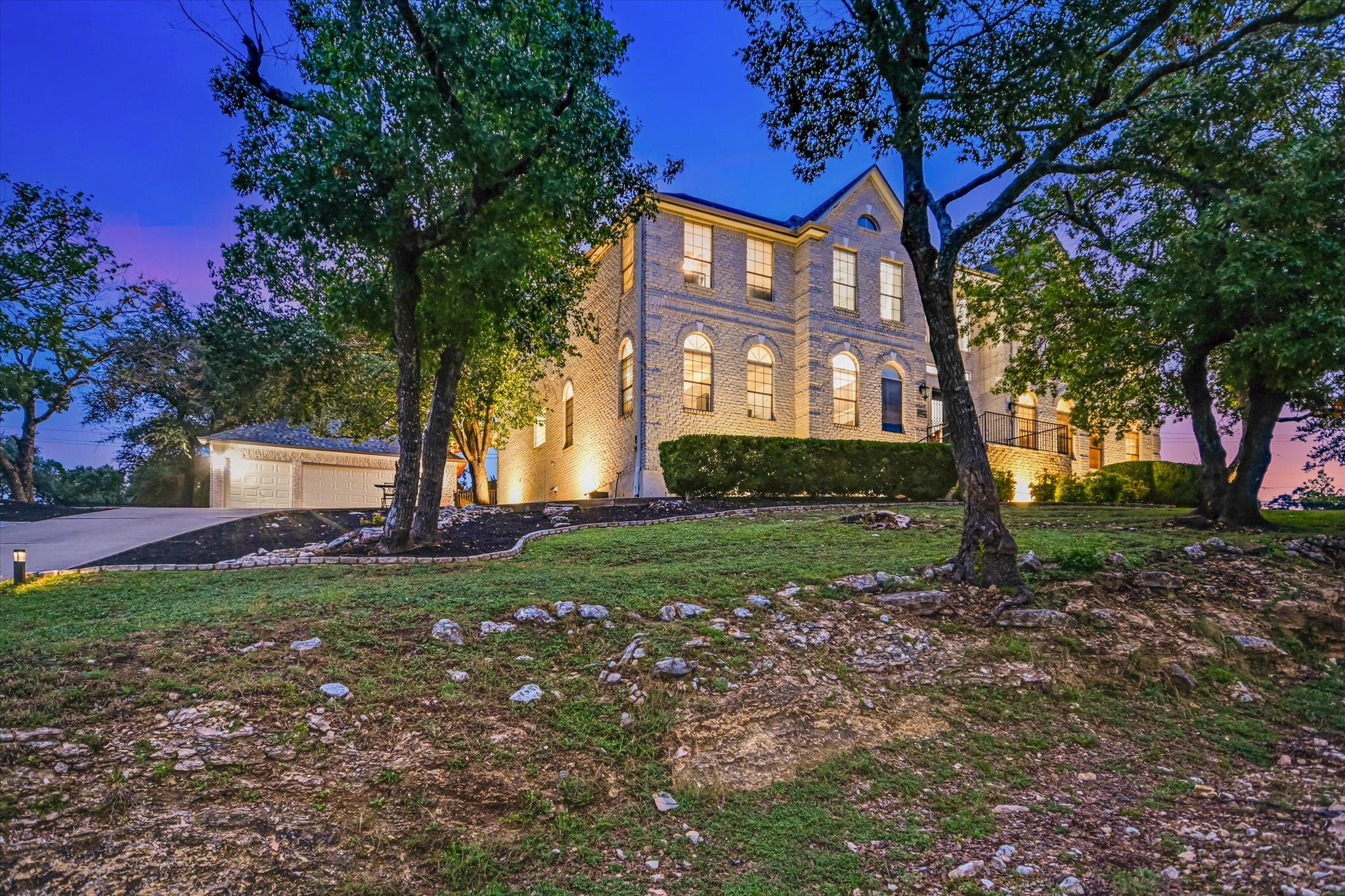 8802 Westminster Gln — photo 1