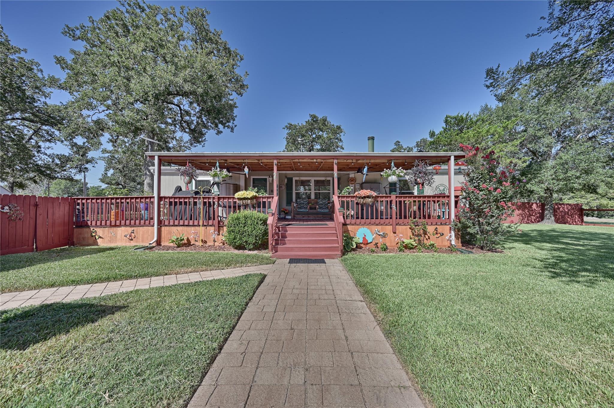 407 Gaywood Ln — photo 1