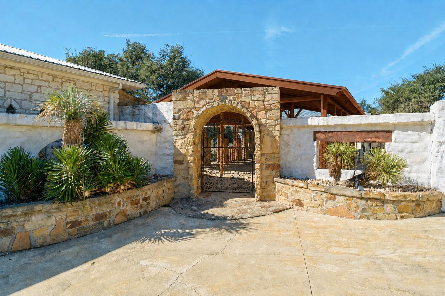 340 Barton Ranch Rd — photo 1