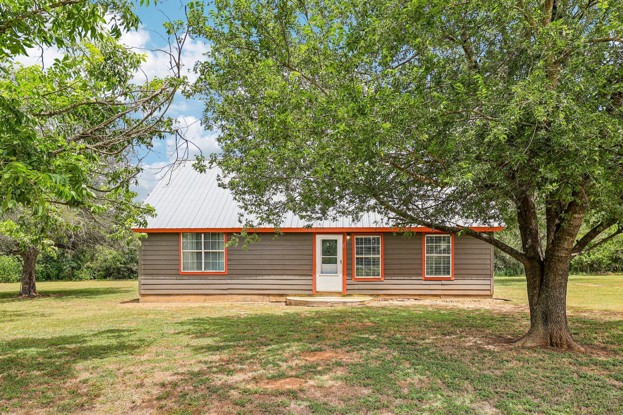 122 Dodd Preston Rd — photo 1