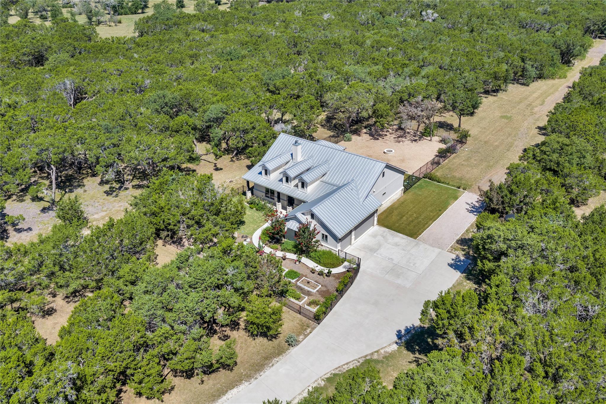 2140 Carpenter Loop — photo 1