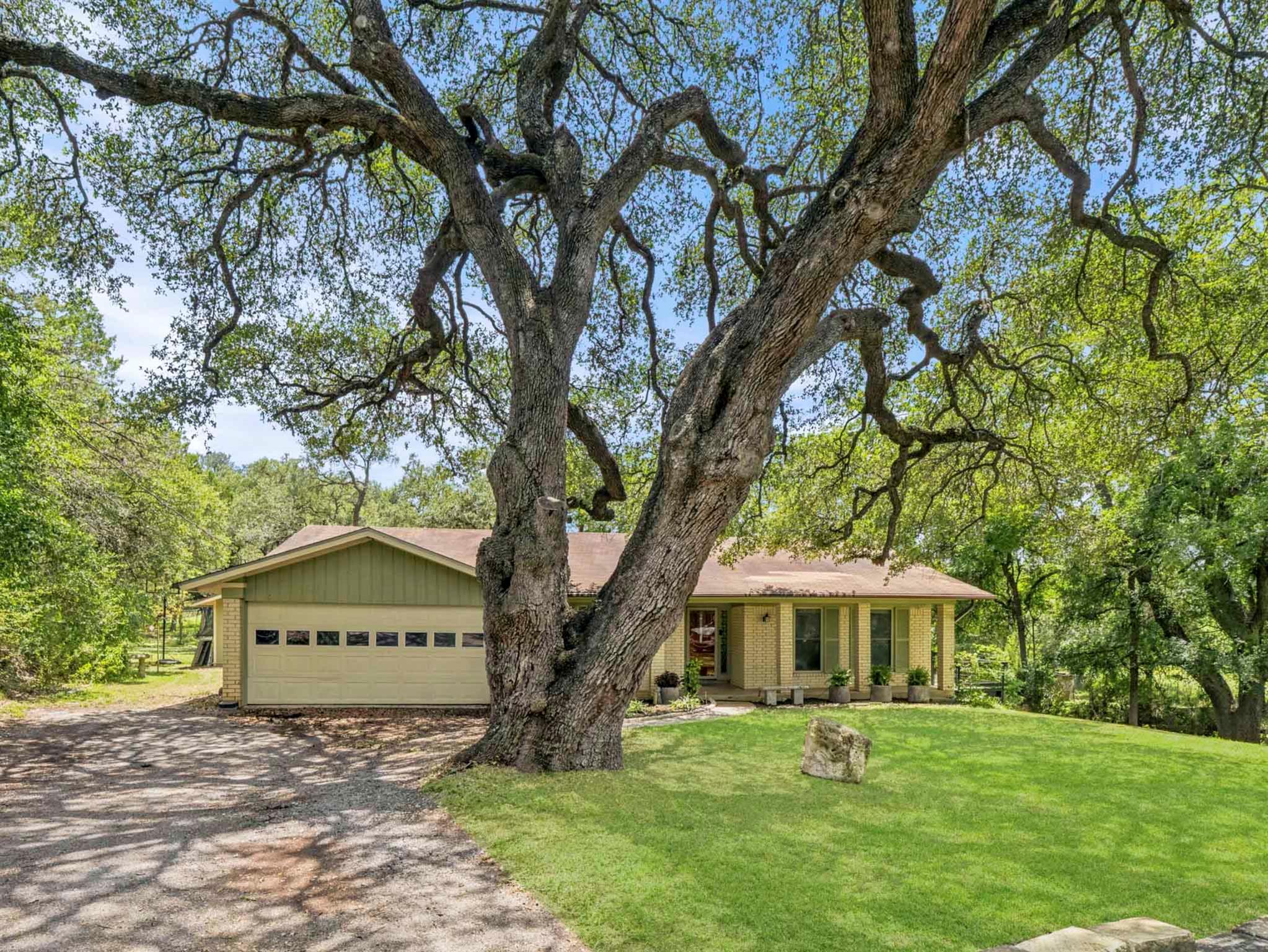 301 Twin Creek Rd — photo 1