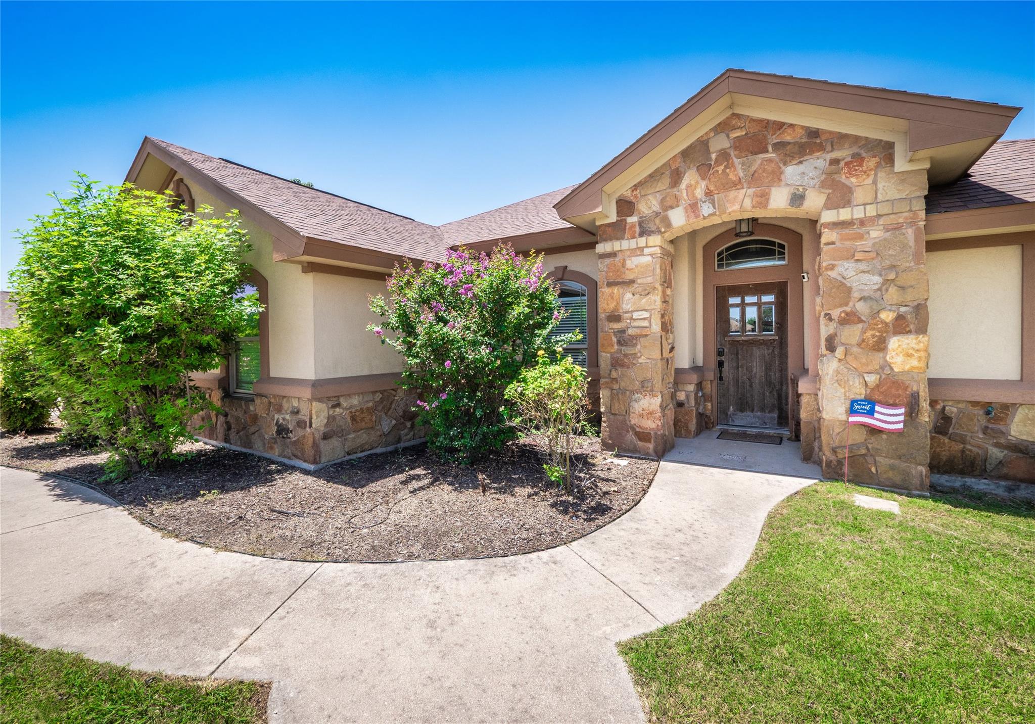 213 Sarahs Ln — photo 1