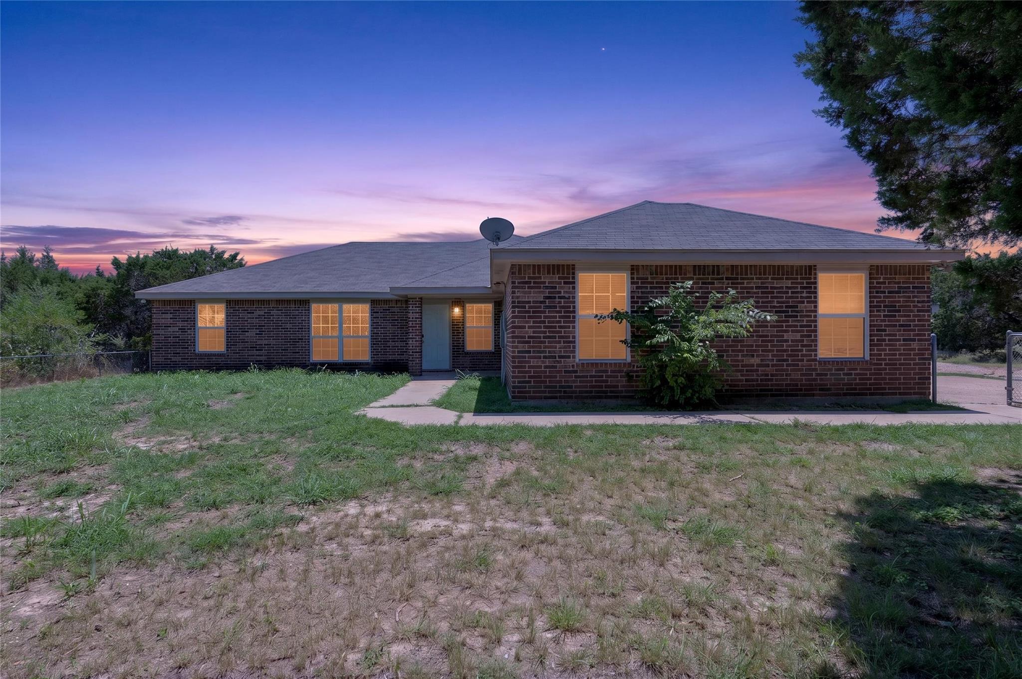 815 Rocky Ln — photo 1