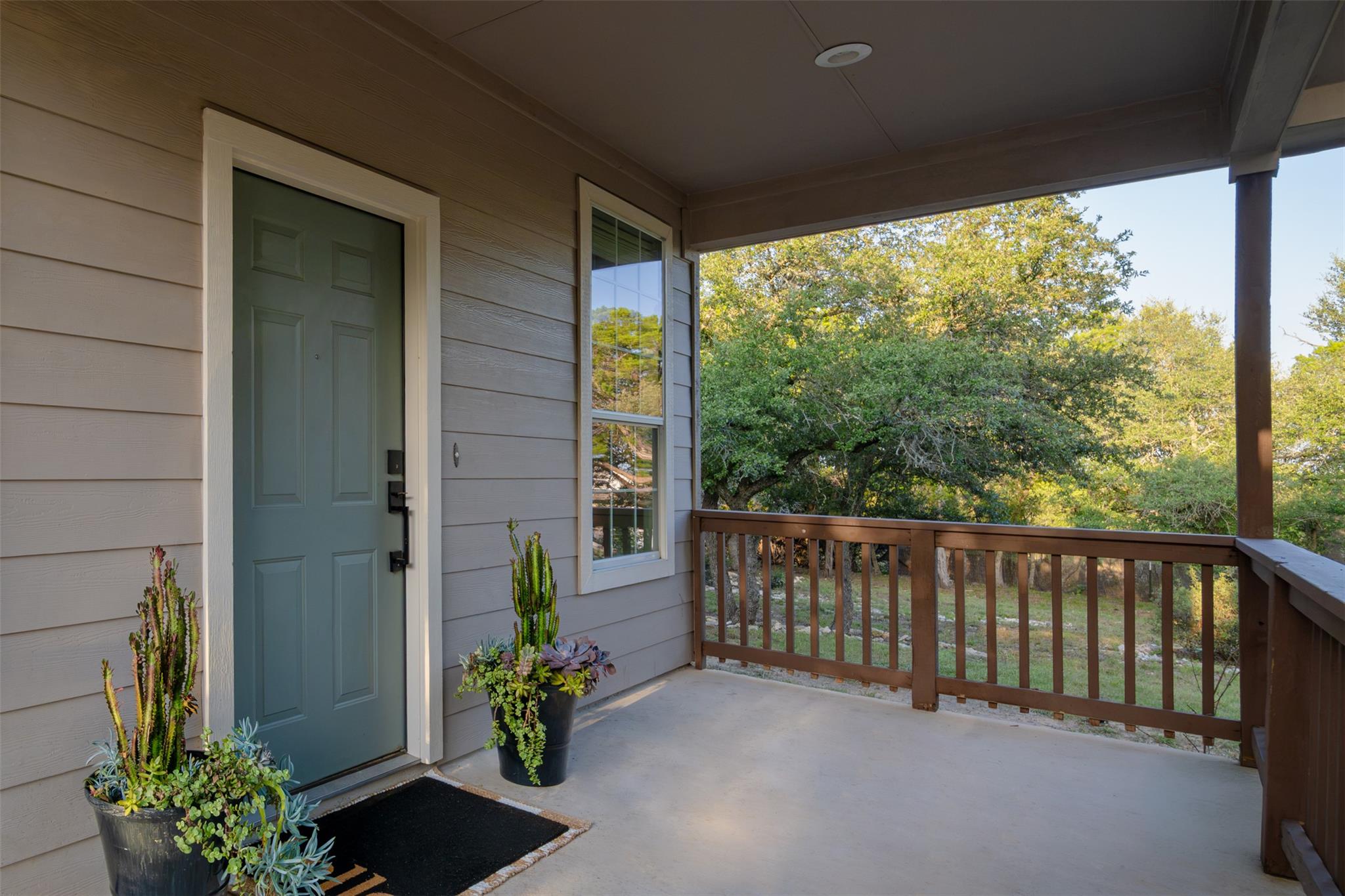 1816 Spring Valley Dr — photo 1