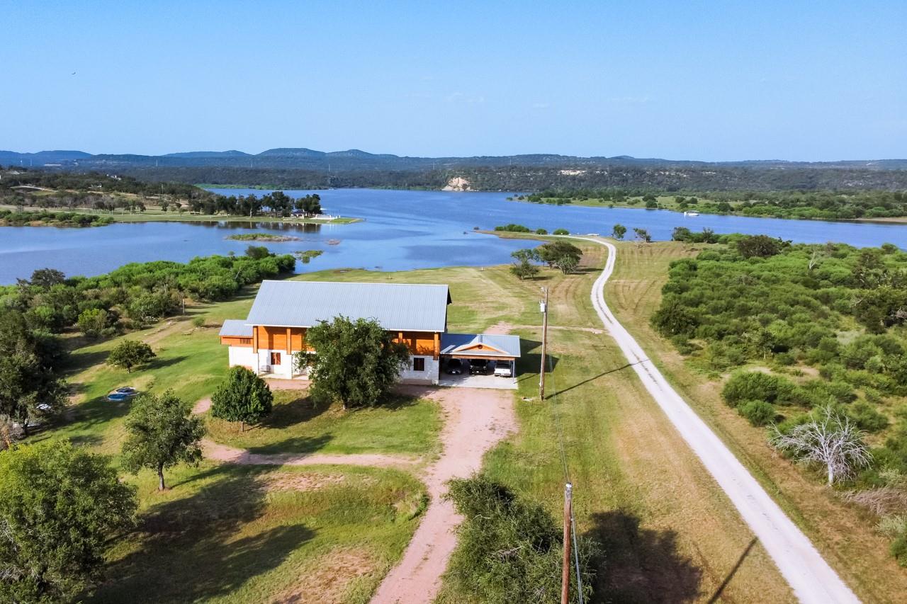 421 Chimney Cove Dr — photo 1