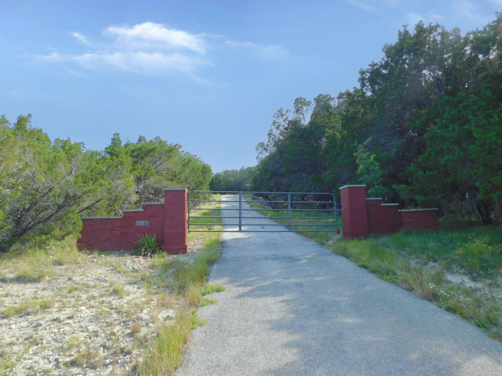7500 MULESHOE BEND Trl — photo 1