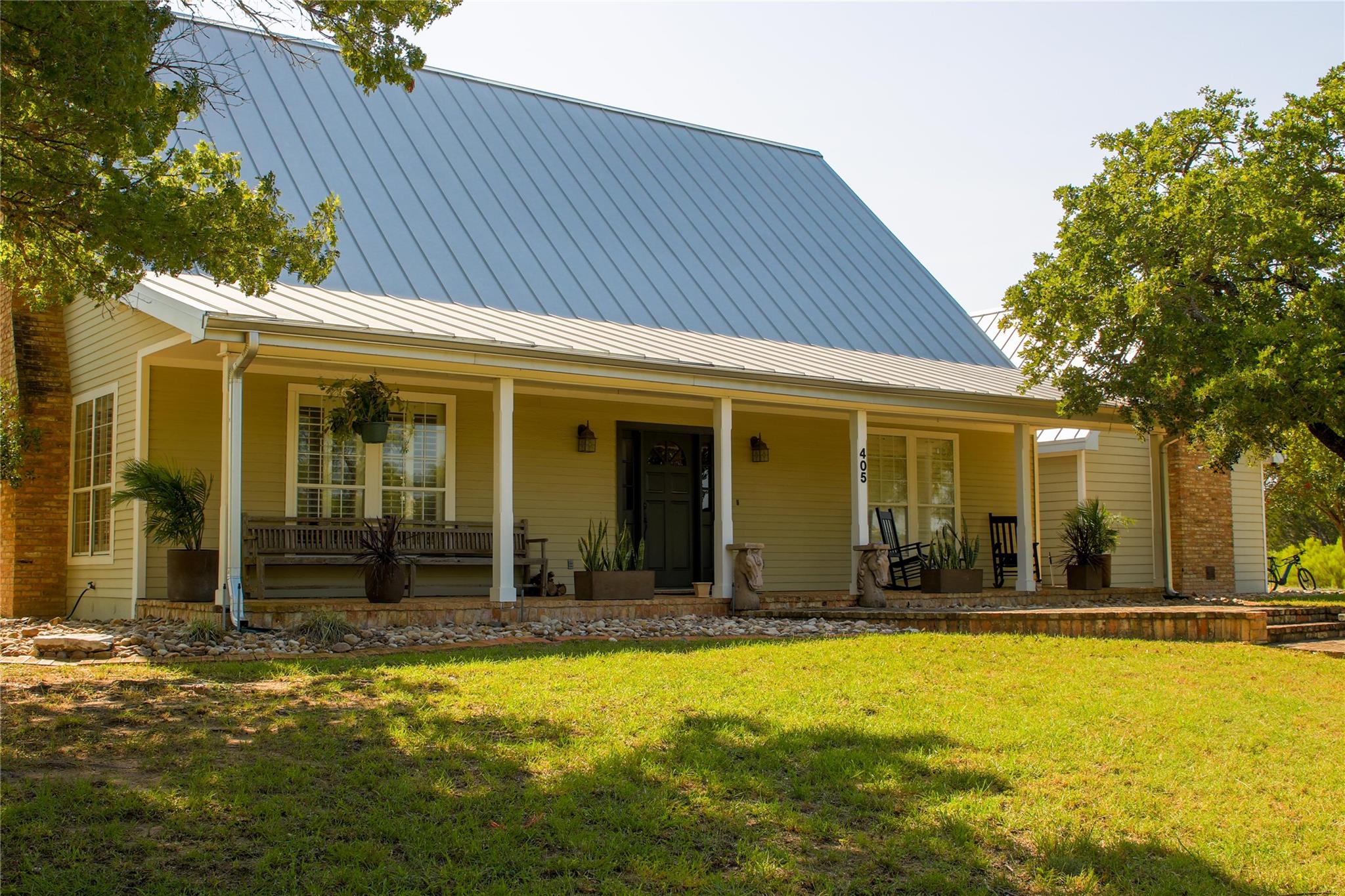 405 Frederick Rd — photo 1