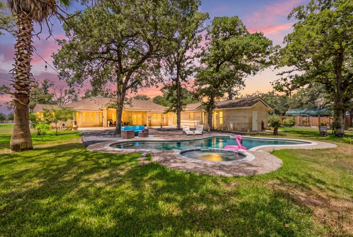 306 Kerry Ln — photo 1