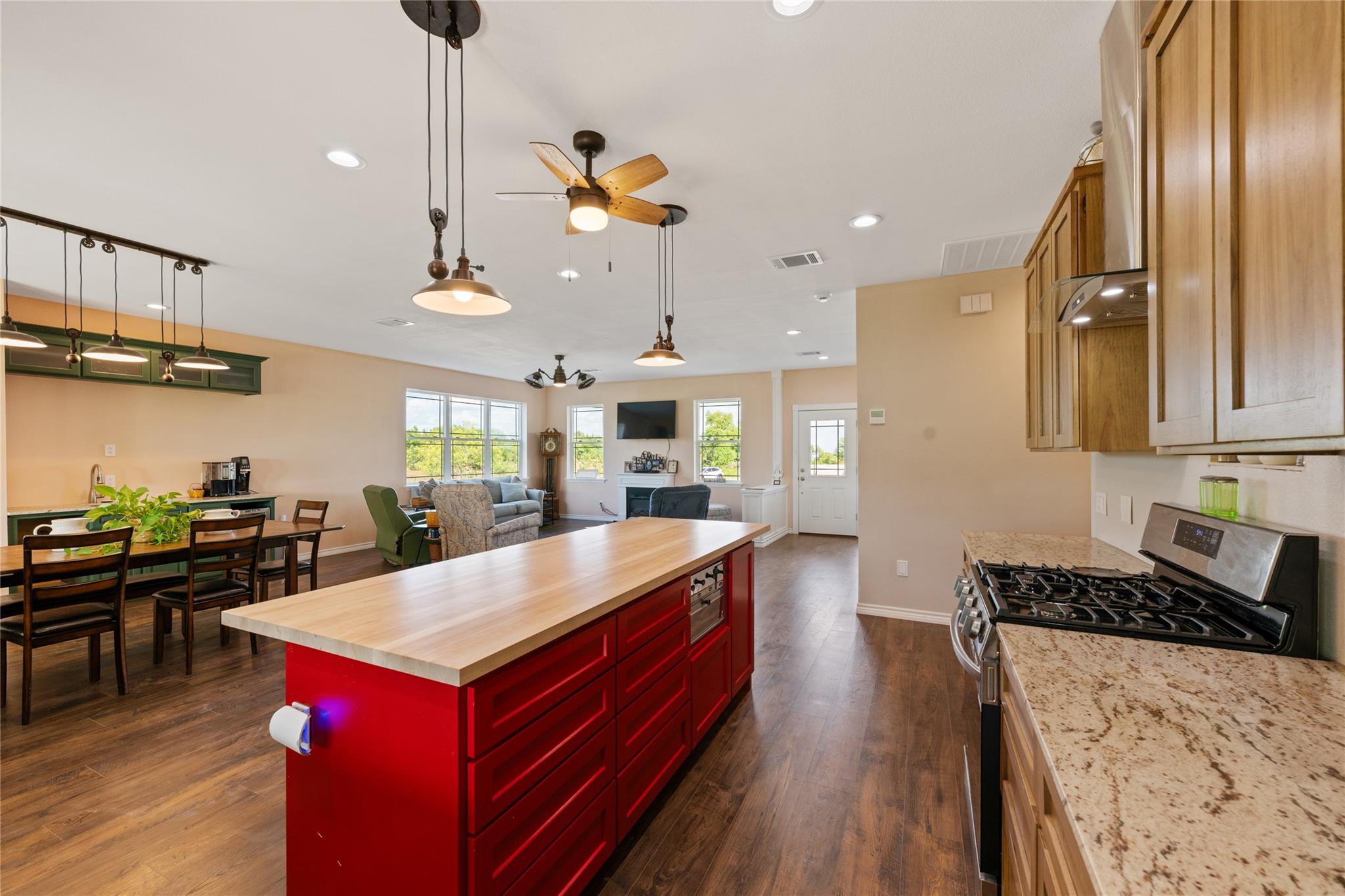 459 E Ridge Ln — photo 1