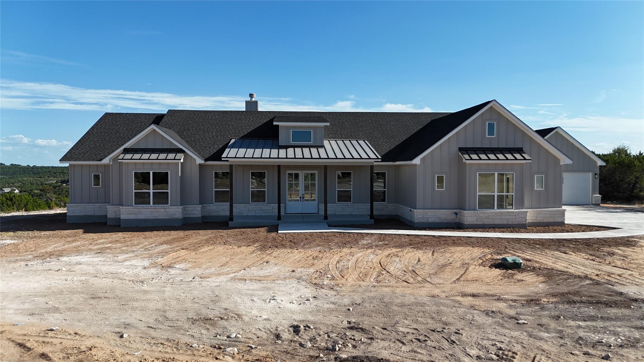 2209 Whitewater Dr — photo 1
