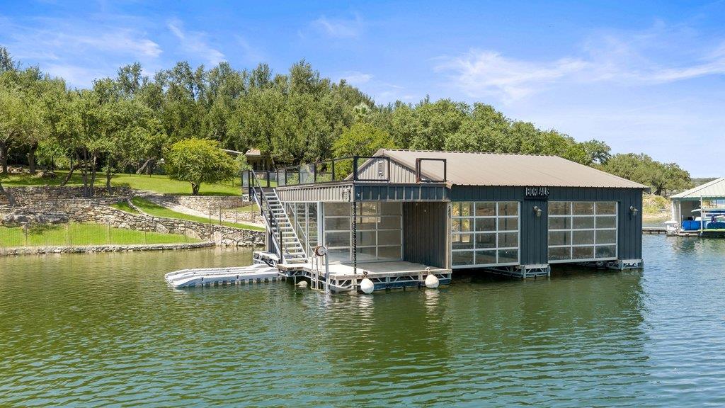 909 Brooks Hollow Rd — photo 1