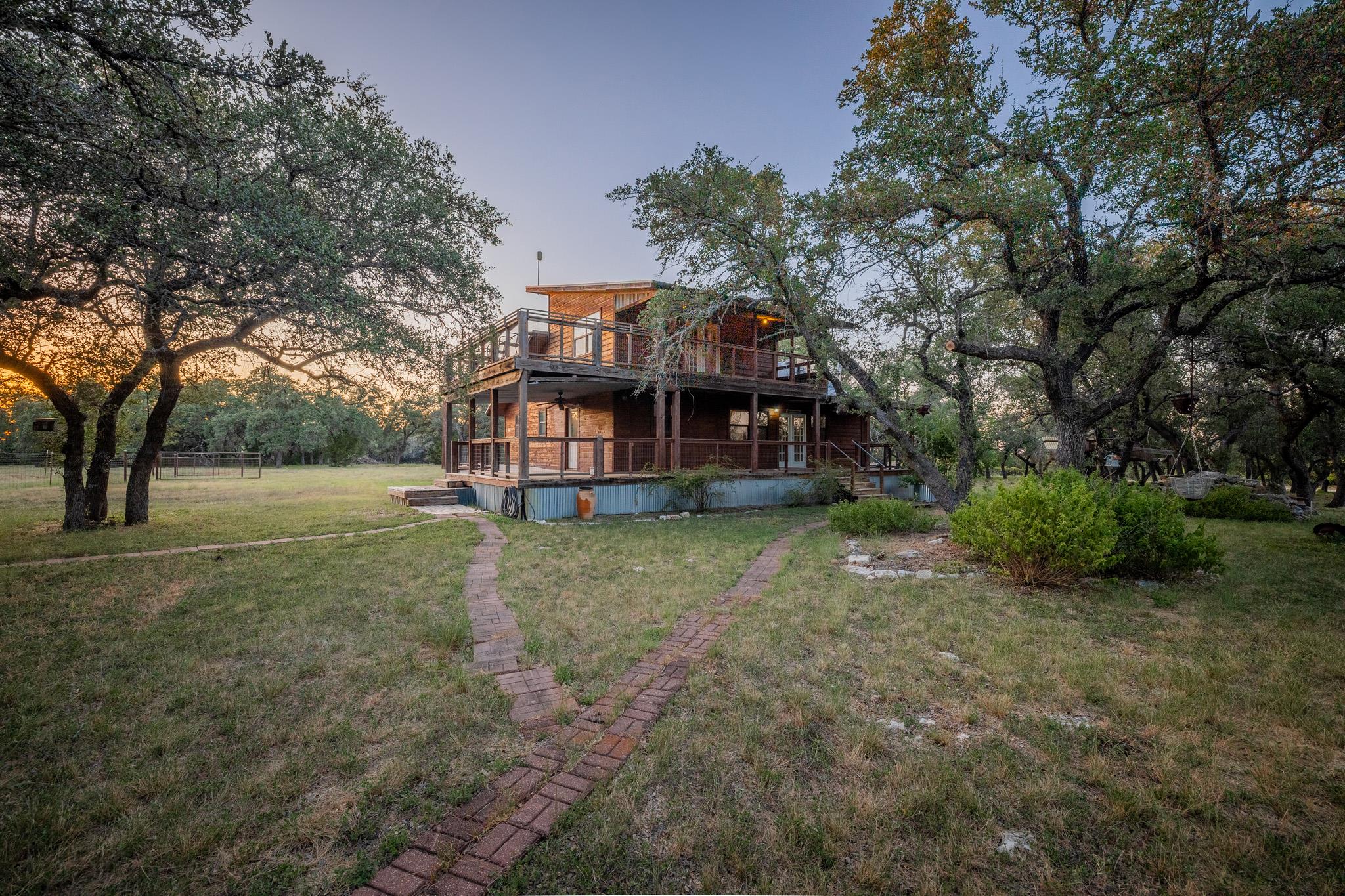 140 Mountain Loop Dr — photo 1